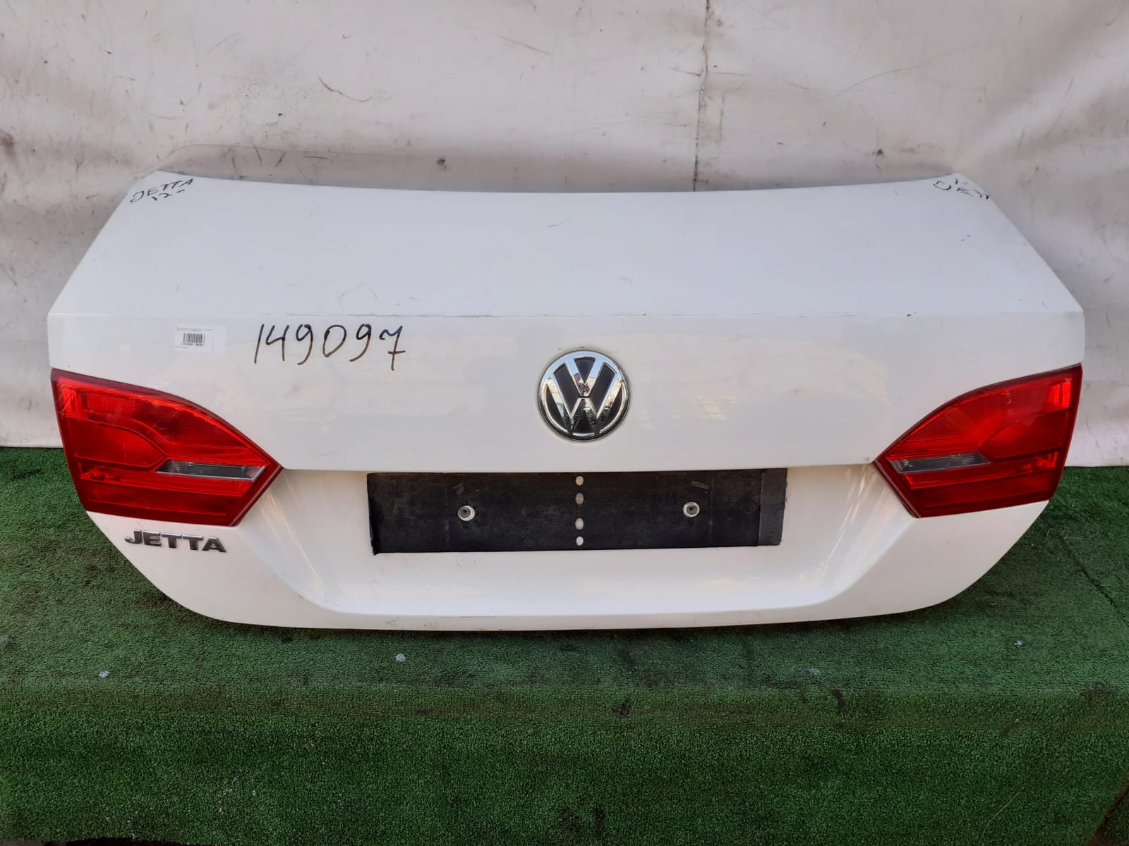 Крышка багажника VOLKSWAGEN JETTA 6 2011- седан белая б/у