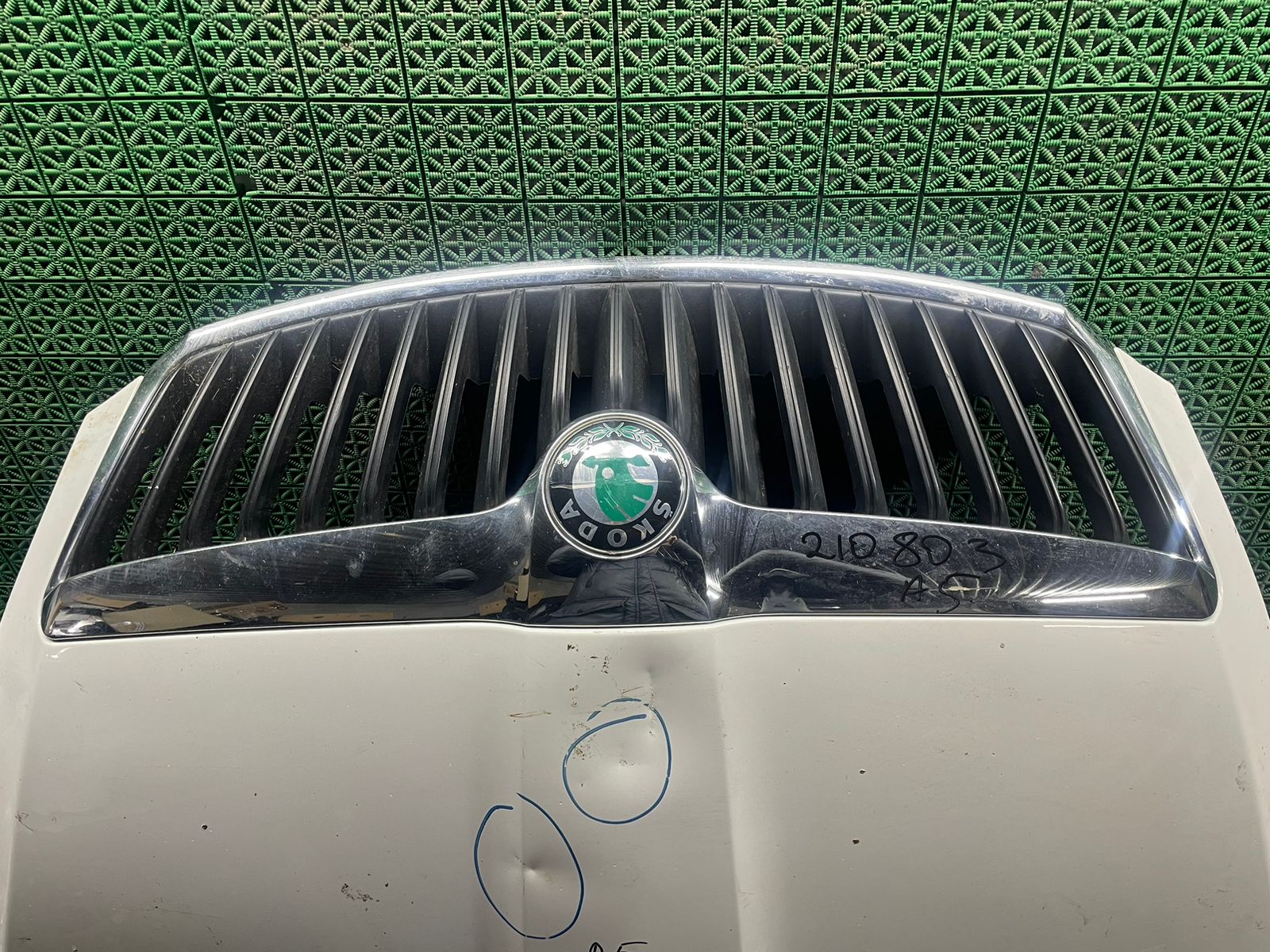 Решетка радиатора SKODA OCTAVIA 1Z 2009- б/у
