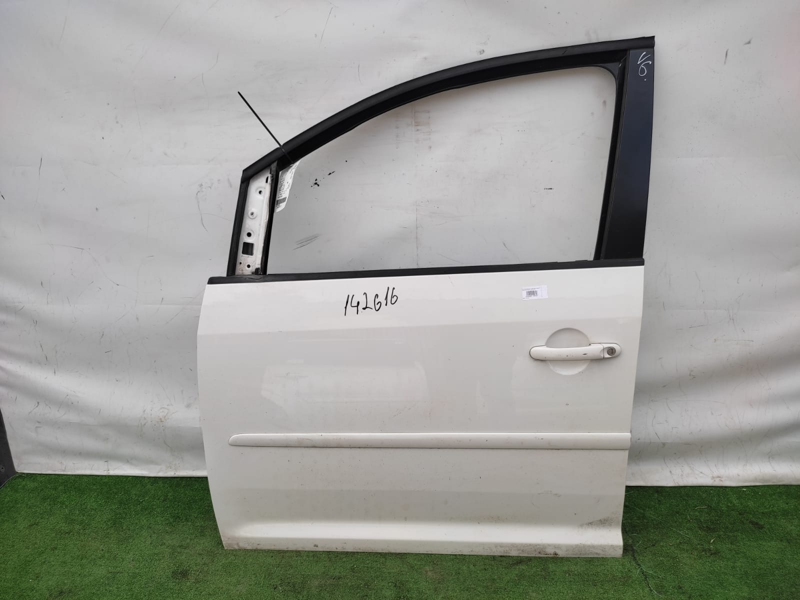 Дверь VOLKSWAGEN TOURAN 2003- передняя левая белая б/у