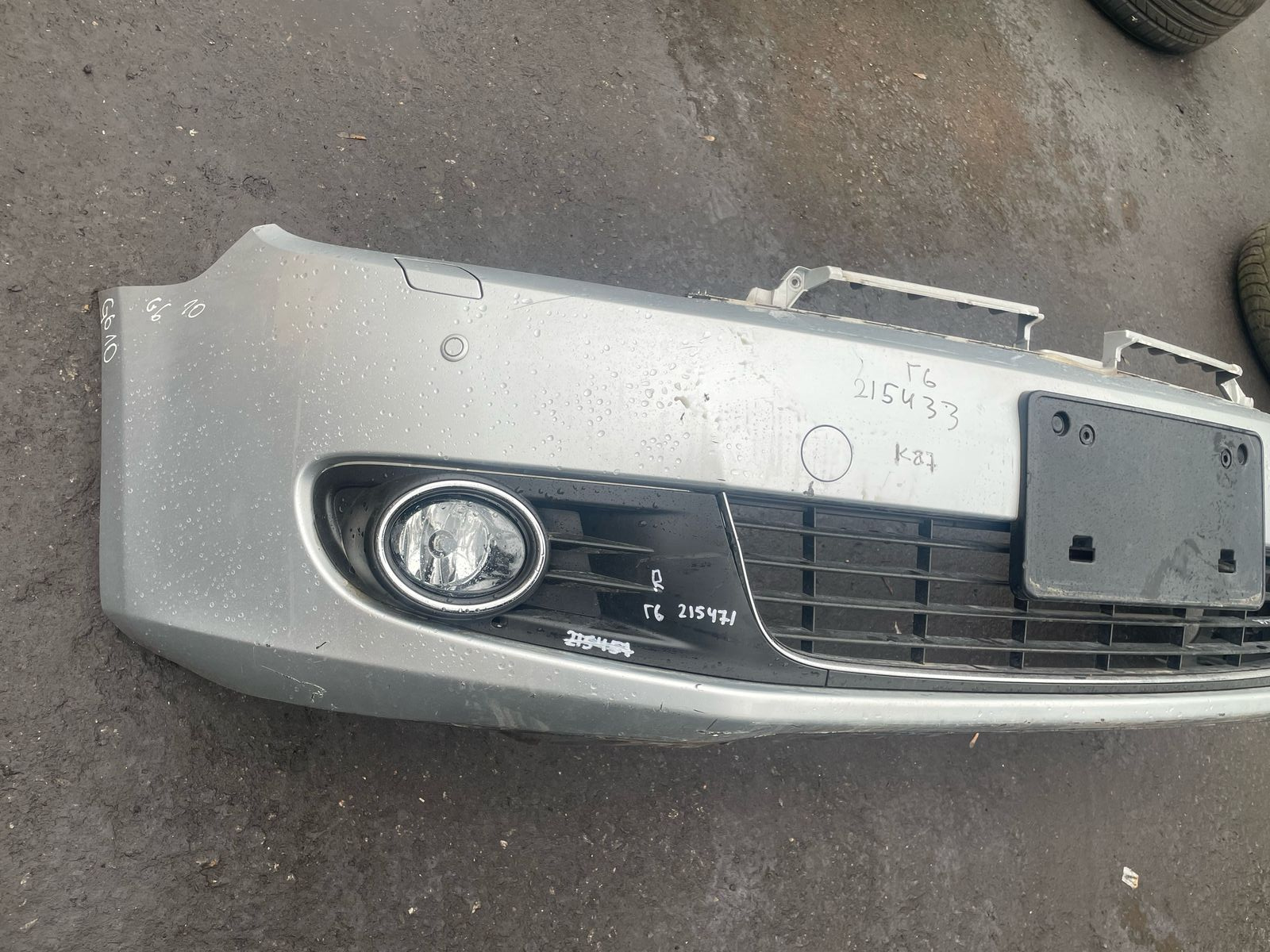 Решетка в бампер VOLKSWAGEN GOLF 6 2009- под птф правая б/у