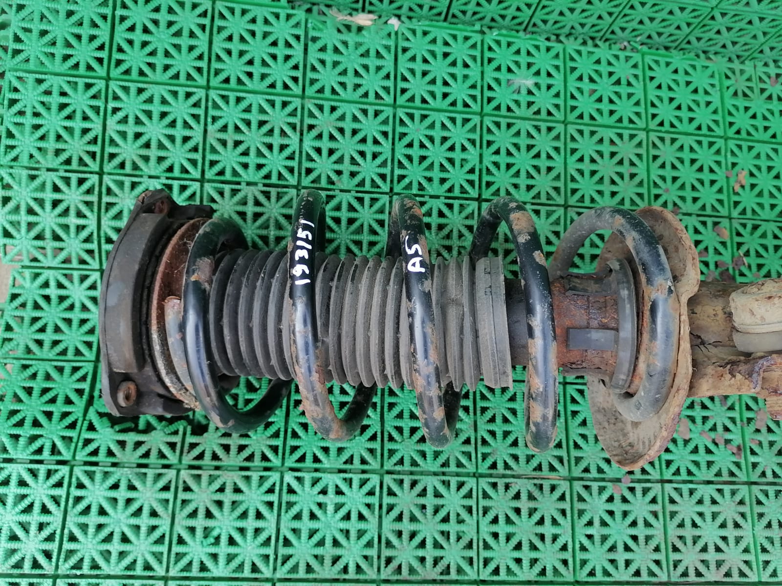 Пружина подвески AUDI A3, SKODA OCTAVIA 1Z, VOLKSWAGEN GOLF 5, PASSAT 2004- передняя фиол фиол серы серы б/у