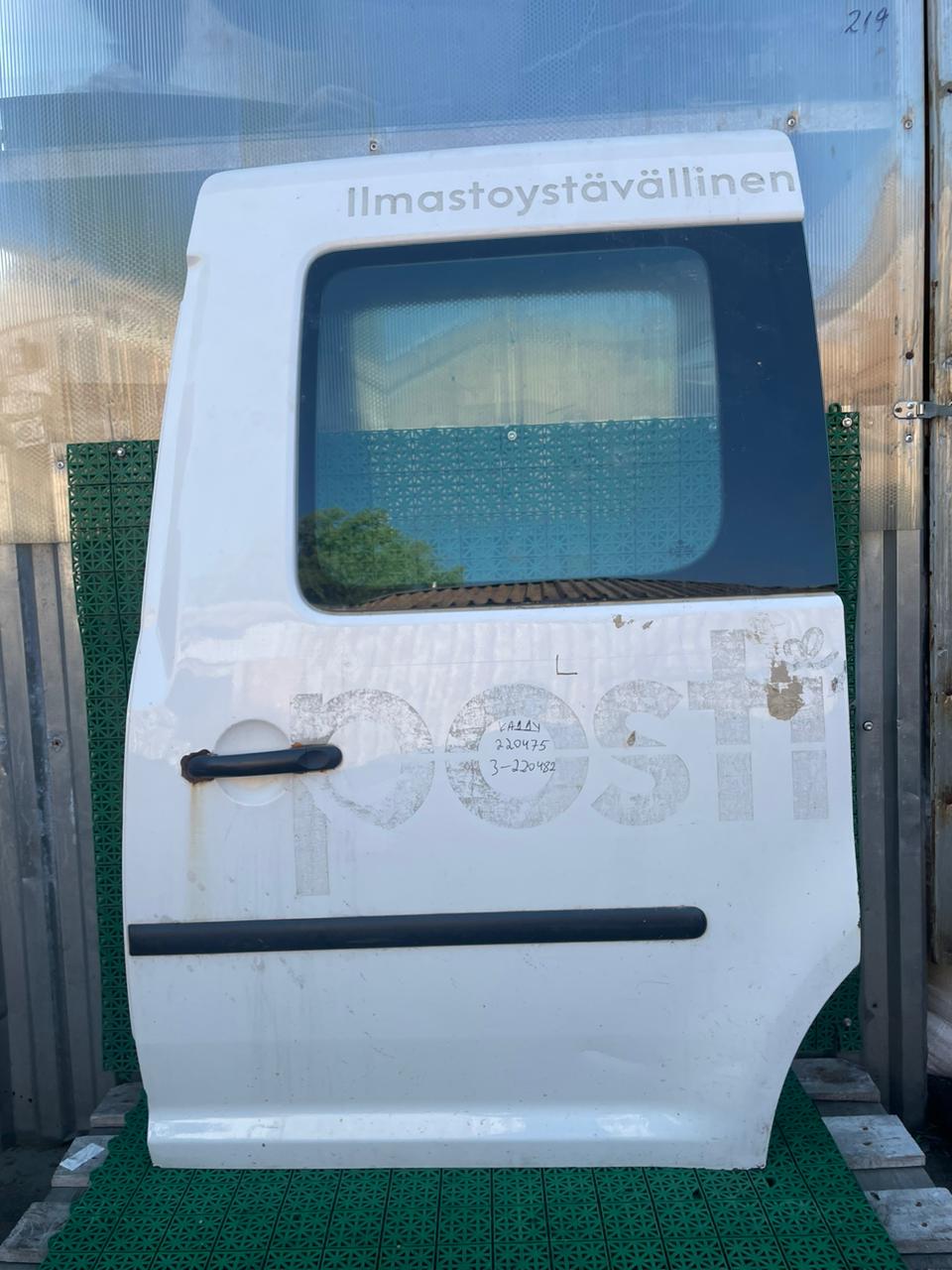 Дверь VOLKSWAGEN CADDY 2004- сдвижная боковая с вырезом под стекло левая белая б/у