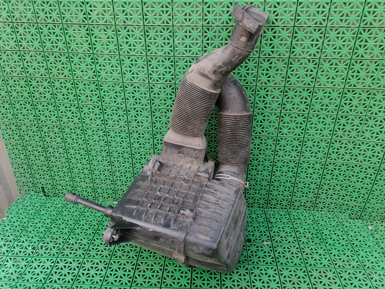 Корпус воздушного фильтра AUDI A1, SKODA FABIA 2, RAPID, VOLKSWAGEN POLO 1,2 CBZ 2013- б/у