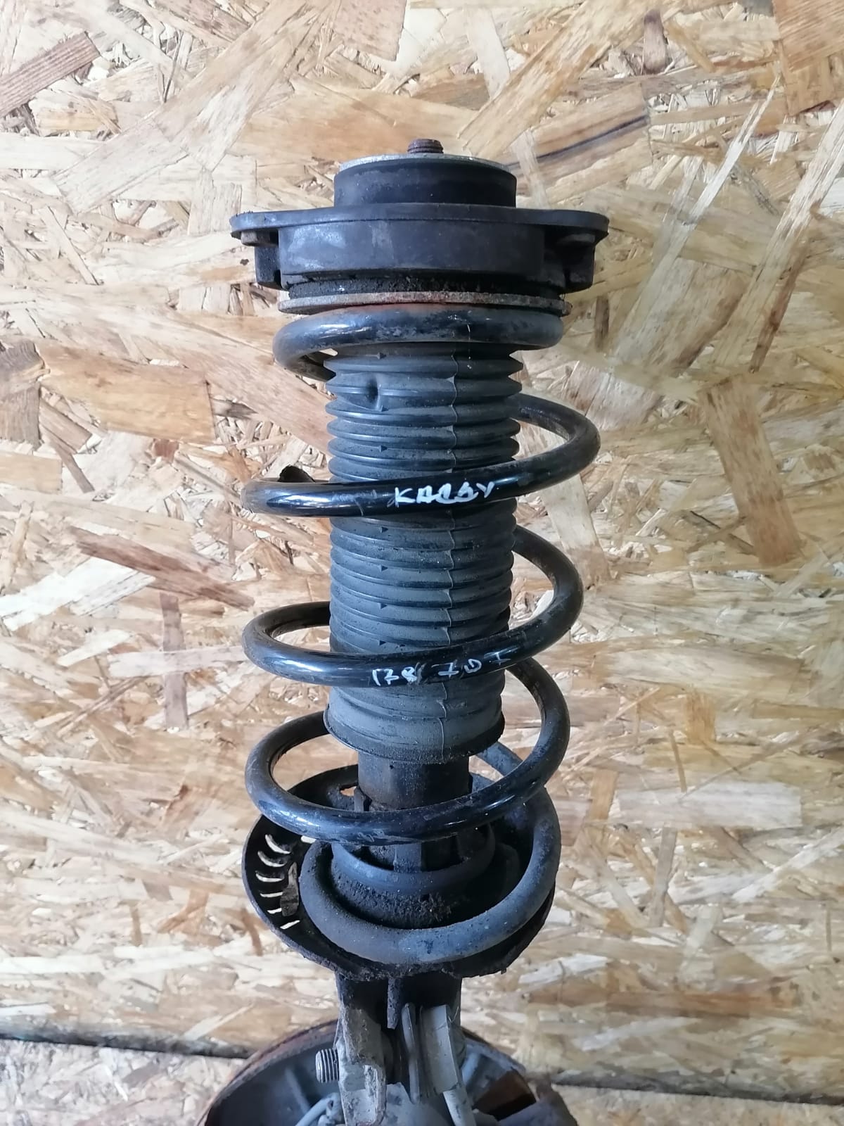 Пружина подвески AUDI A3, SKODA OCTAVIA 1Z, VOLKSWAGEN GOLF 5/5+/6, JETTA 5, PASSAT B6/B7/CC, CADDY, TOURAN, TIGUAN 2004- передняя оранж бел зелё б/у