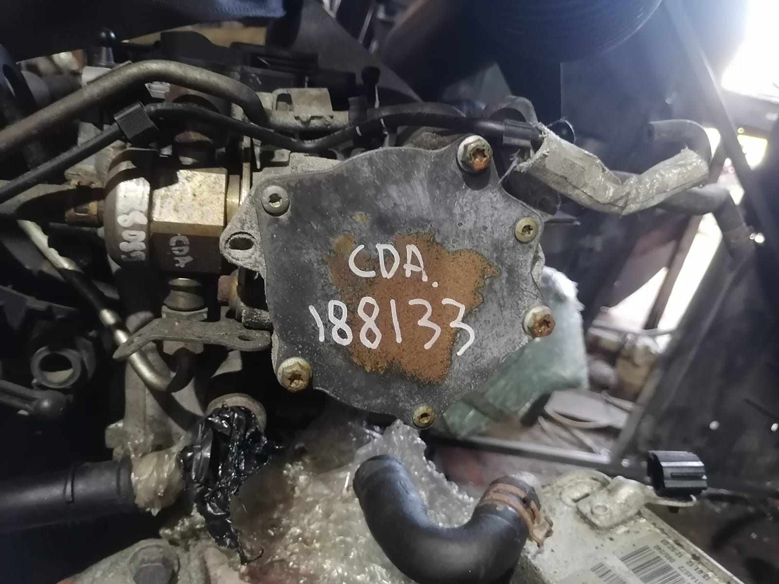 Тандемный насос вакуумный тормозной системы AUDI A4 8K, A6 4F, SKODA OCTAVIA 1Z, VOLKSWAGEN GOLF 5/5+/6, JETTA 5/6, PASSAT B6/B7/CC CDAA 1,8/2,0 2008- б/у