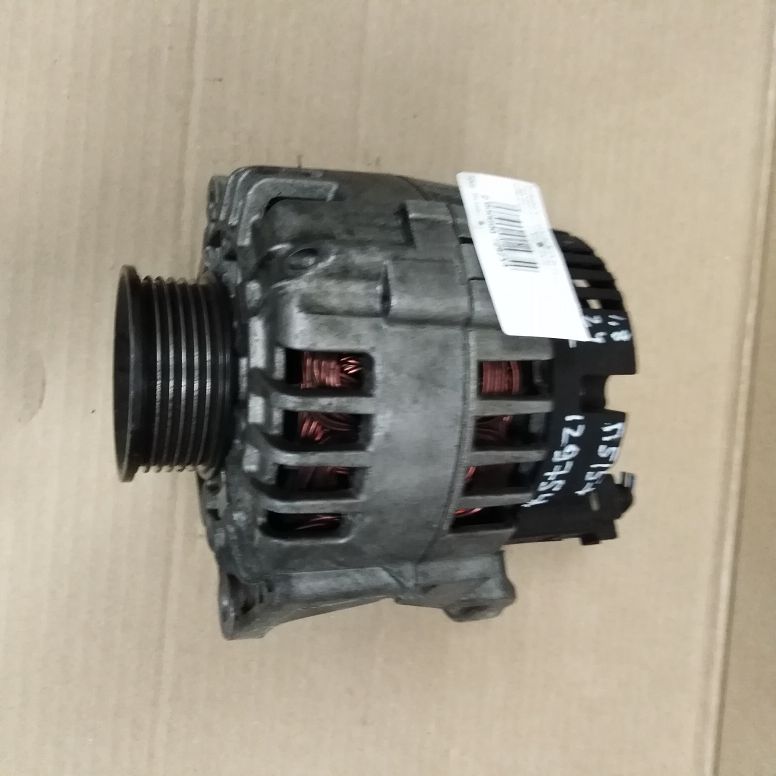 Генератор AUDI A4 8D/8E, A6 C5, A8 4D, VOLKSWAGEN PASSAT B5/B5+ 1,8/2,4/2,5/2,7/2,8 120A 1997- (3 ноги) с фишкой Б/У