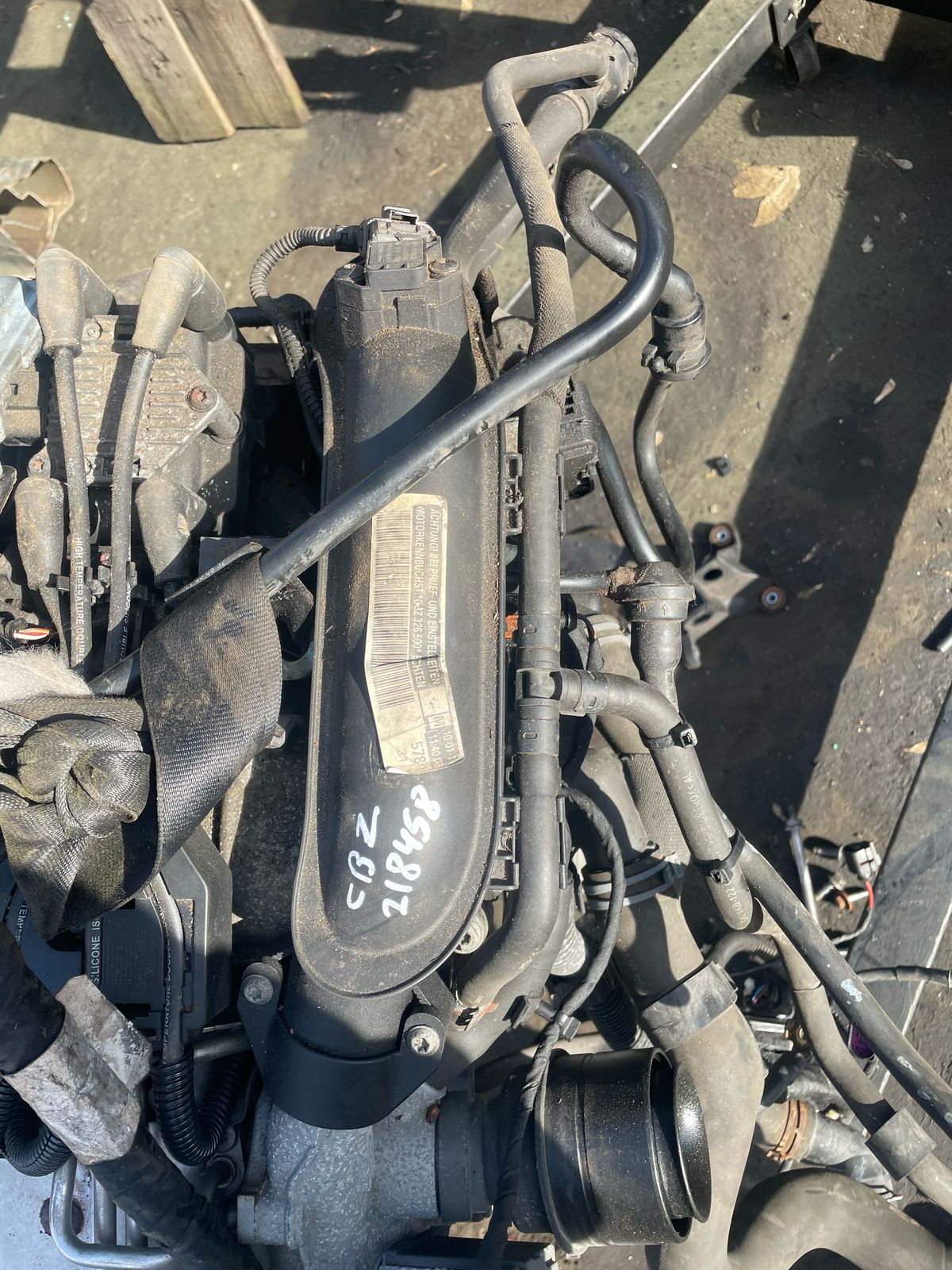 Патрубок охлаждения интеркулера AUDI A3, SKODA OCTAVIA 1Z, VOLKSWAGEN GOLF 5/5+/6, JETTA 5, PASSAT B6, CADDY, TOURAN 1,2 CBZ 2004- пласт б/у