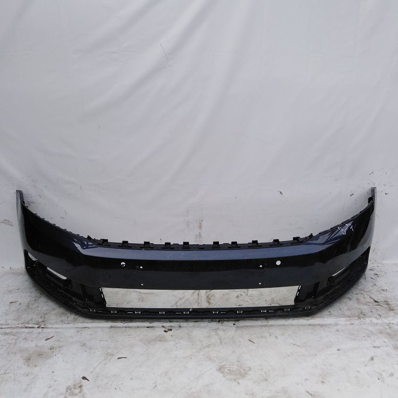 Бампер VOLKSWAGEN PASSAT B7 2011- передний (под парктроники) синий Б/У