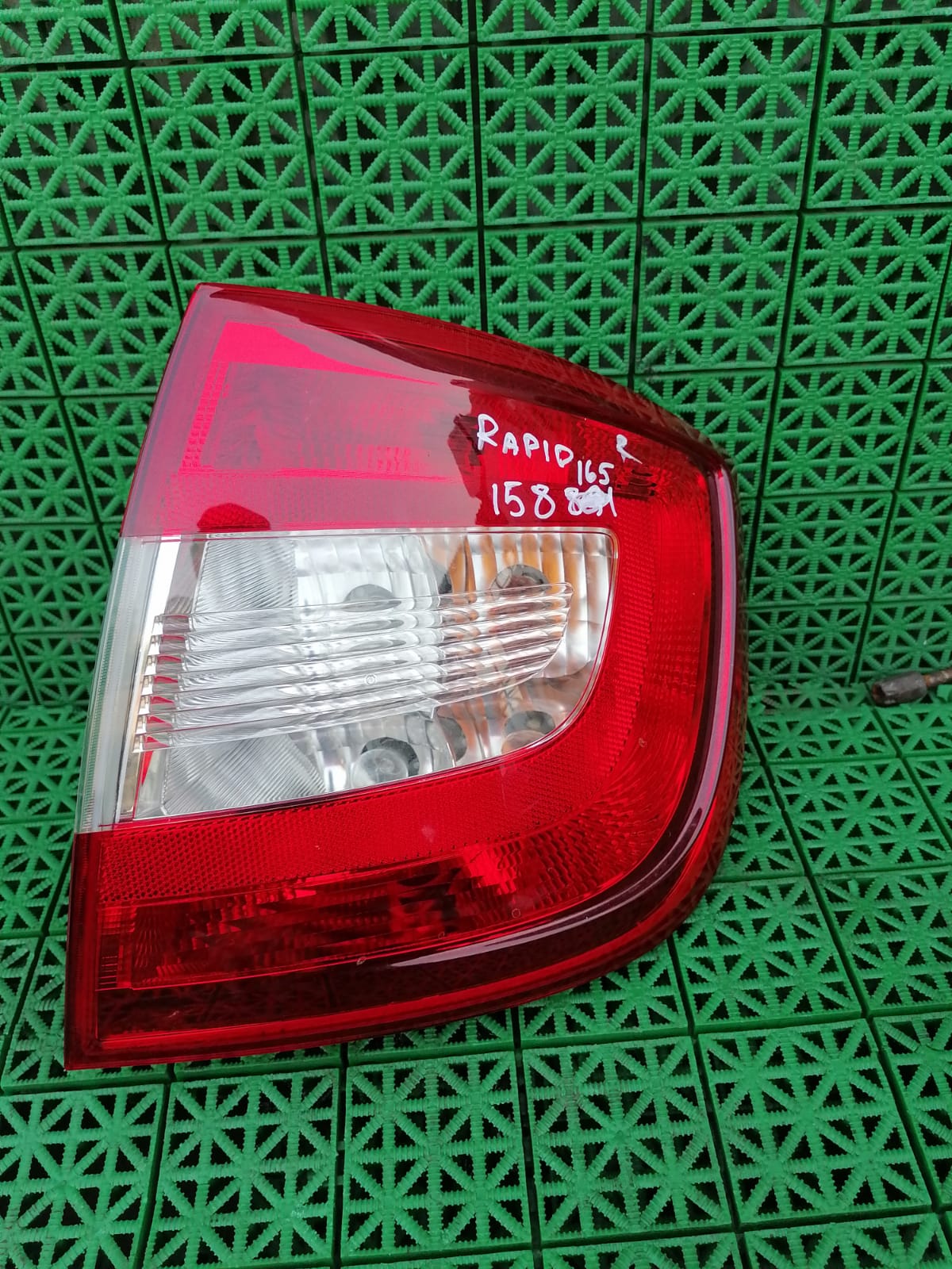 Фонарь SKODA RAPID 2013- правый б/у