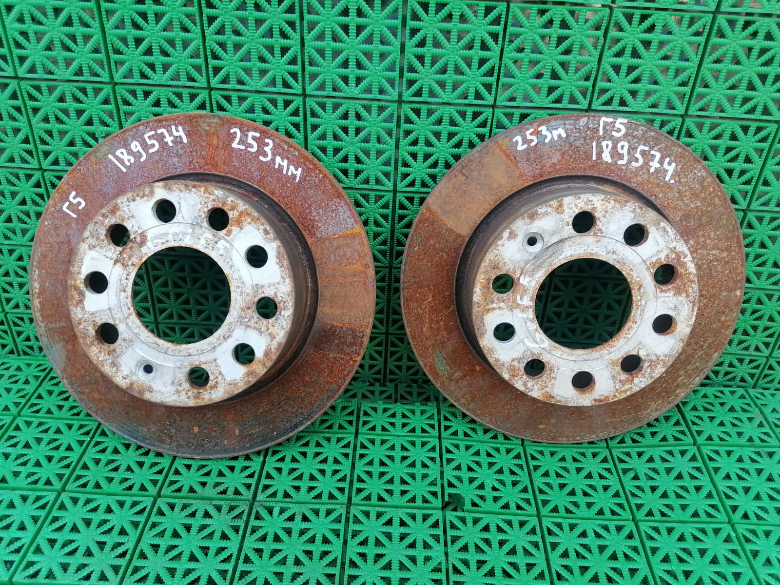 Диск тормозной AUDI A3, SKODA OCTAVIA 1Z, VOLKSWAGEN GOLF 5/5+/6, JETTA 5/6, CADDY 2004- задний (255мм) б/у
