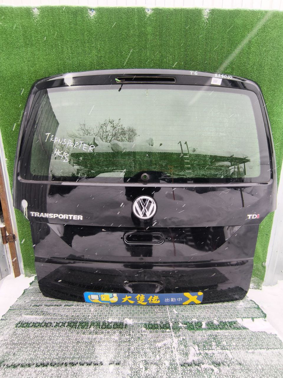 Крышка багажника VOLKSWAGEN TRANSPORTER T6 2015- с проёмом для стекла чёрная б/у