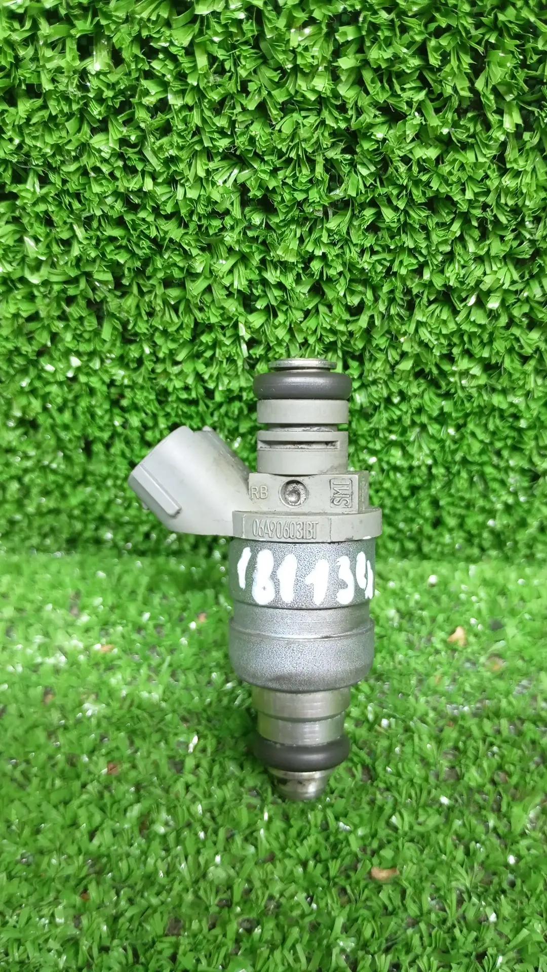 Форсунка топливная AUDI A3, SKODA OCTAVIA 1Z, VOLKSWAGEN GOLF 5/5+/6, JETTA 5, PASSAT B6, CADDY, TOURAN BSE 1,6 2004- б/у