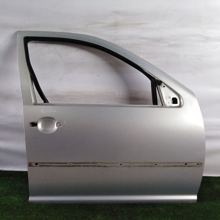 Дверь VOLKSWAGEN BORA, GOLF 4 1998- передняя правая серебро Б/У