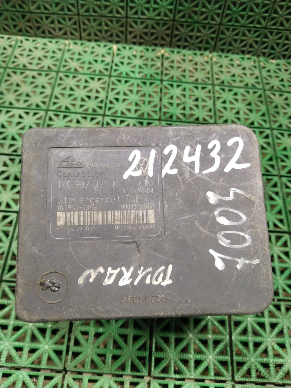 Блок ABS AUDI A3, SKODA OCTAVIA 1Z, VOLKSWAGEN GOLF 5, CADDY 1K0907379K 2004- б/у
