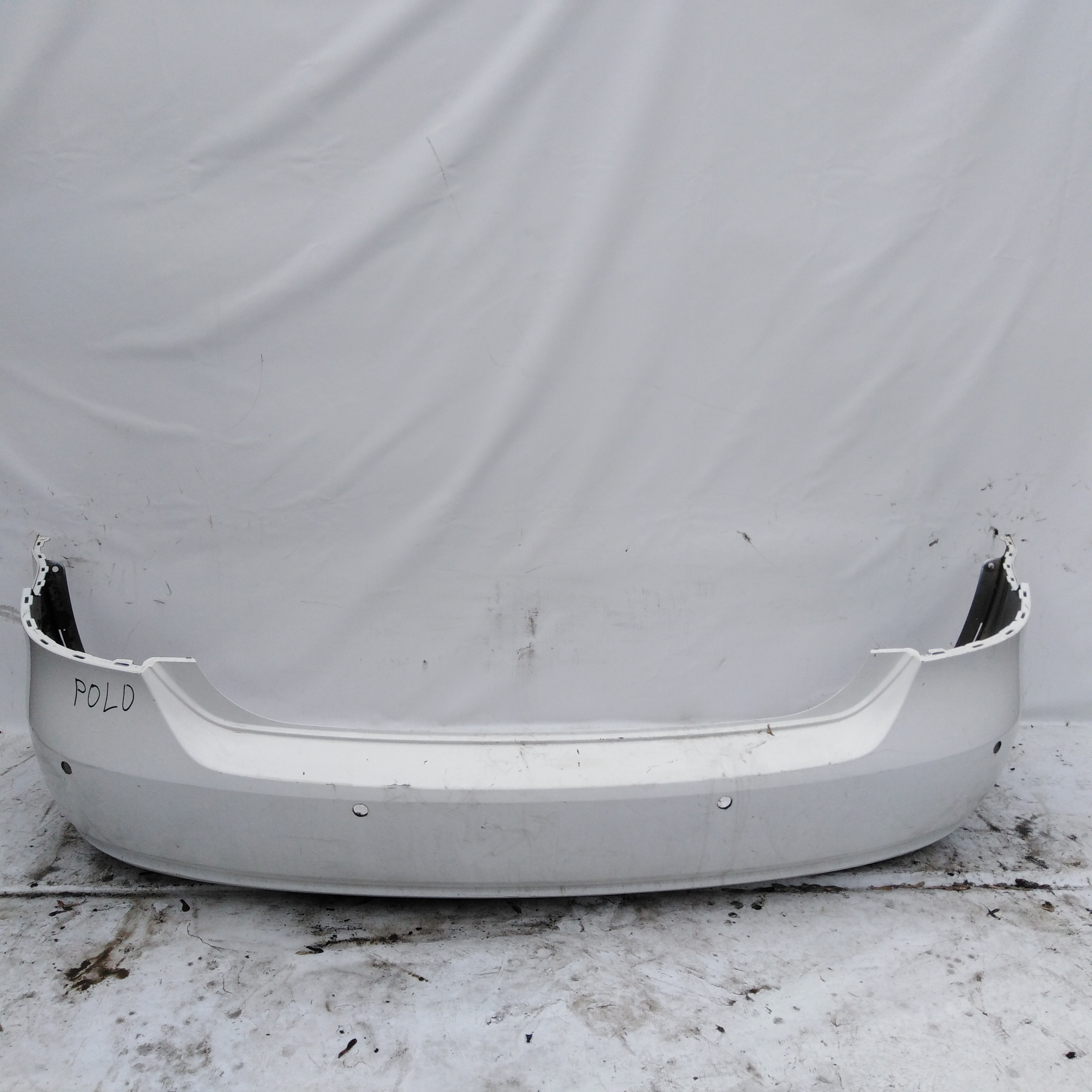 Бампер VOLKSWAGEN POLO 2010- задний седан под парктронник белый Б/У