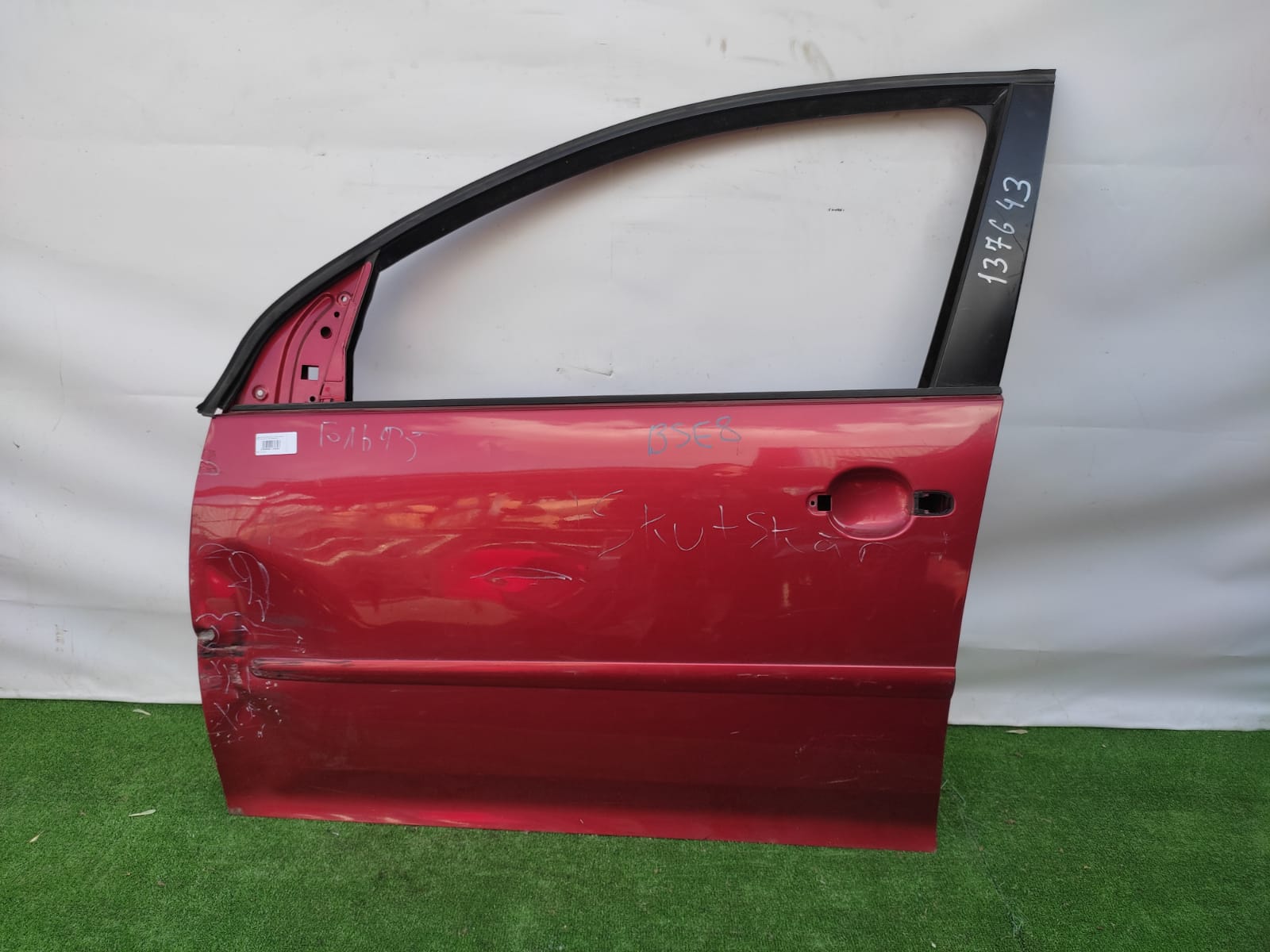 Дверь VOLKSWAGEN GOLF 5 2003- передняя левая красная б/у