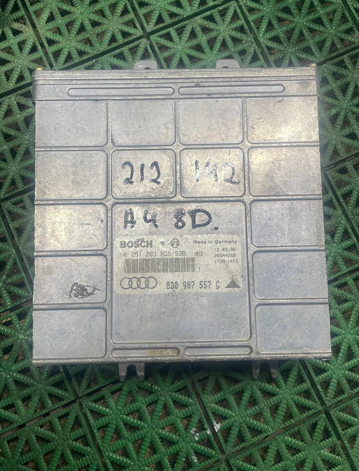 Блок управления двигателя ДВС ЭБУ AUDI A4 8D 1,8 ADR 1995- Б/У