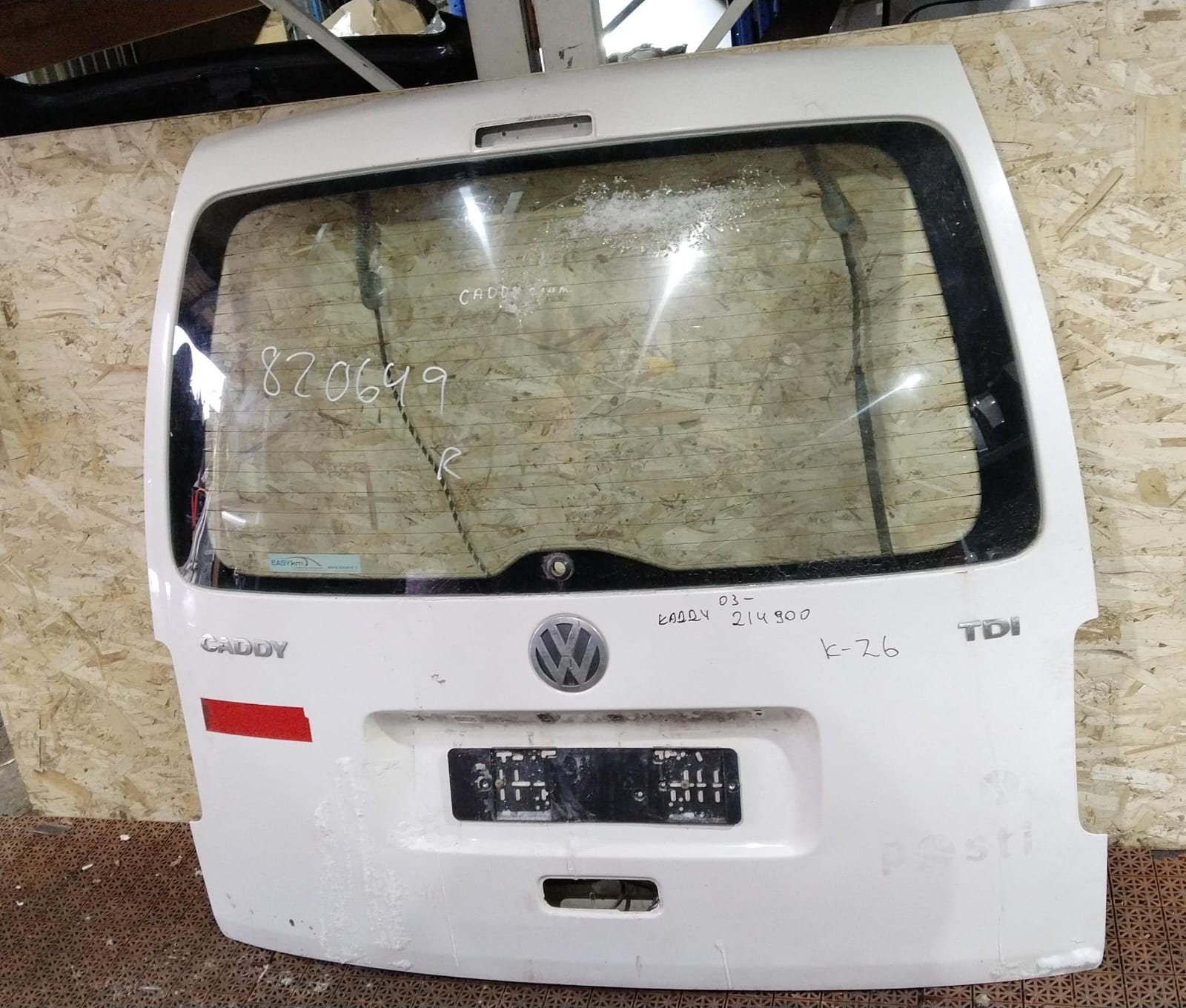 Крышка багажника VOLKSWAGEN CADDY 2004- с проёмом под стекло белая б/у