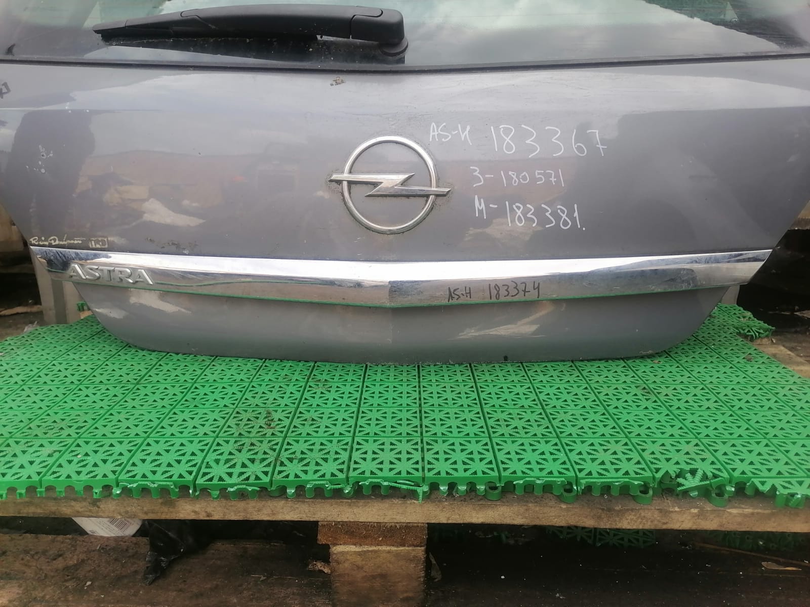 Молдинг крышки багажника OPEL ASTRA H 2004- хром 5 ти дверный хэтчбек б/у