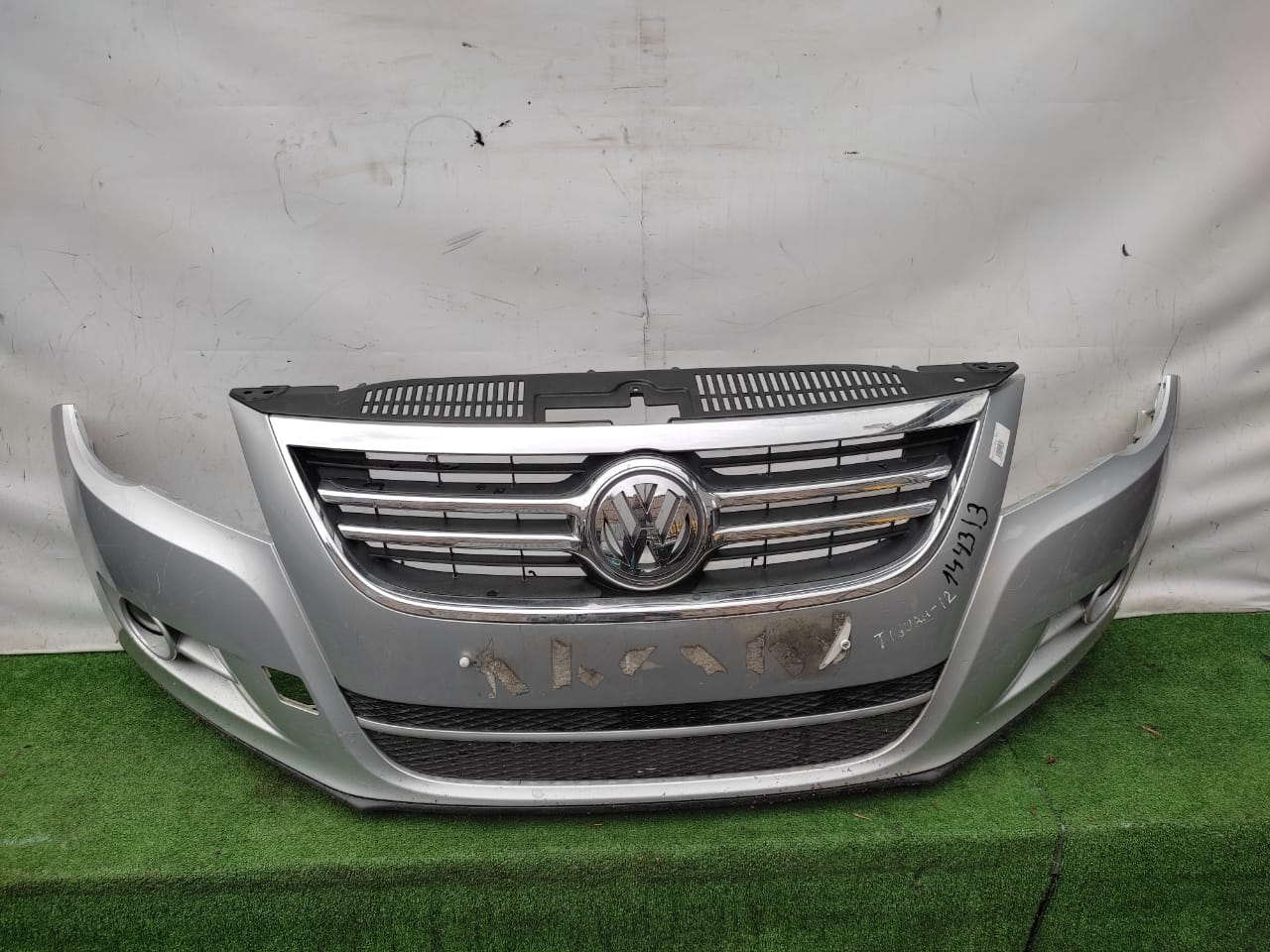 Бампер VOLKSWAGEN TIGUAN 2008- передний серебро б/у