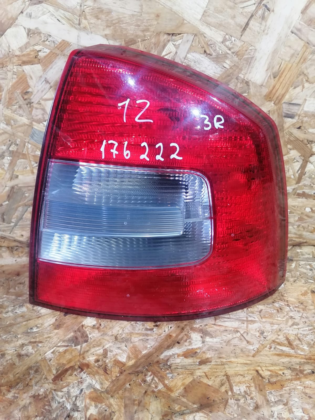 Фонарь SKODA OCTAVIA 1Z 2009- хэтчбек правый б/у