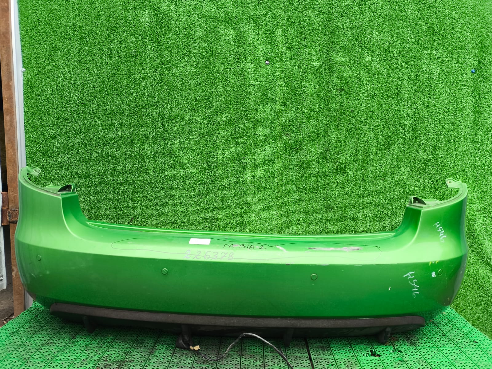 Бампер SKODA FABIA 2 2010- задний RS хэтчбек под парктронник зелёный б/у