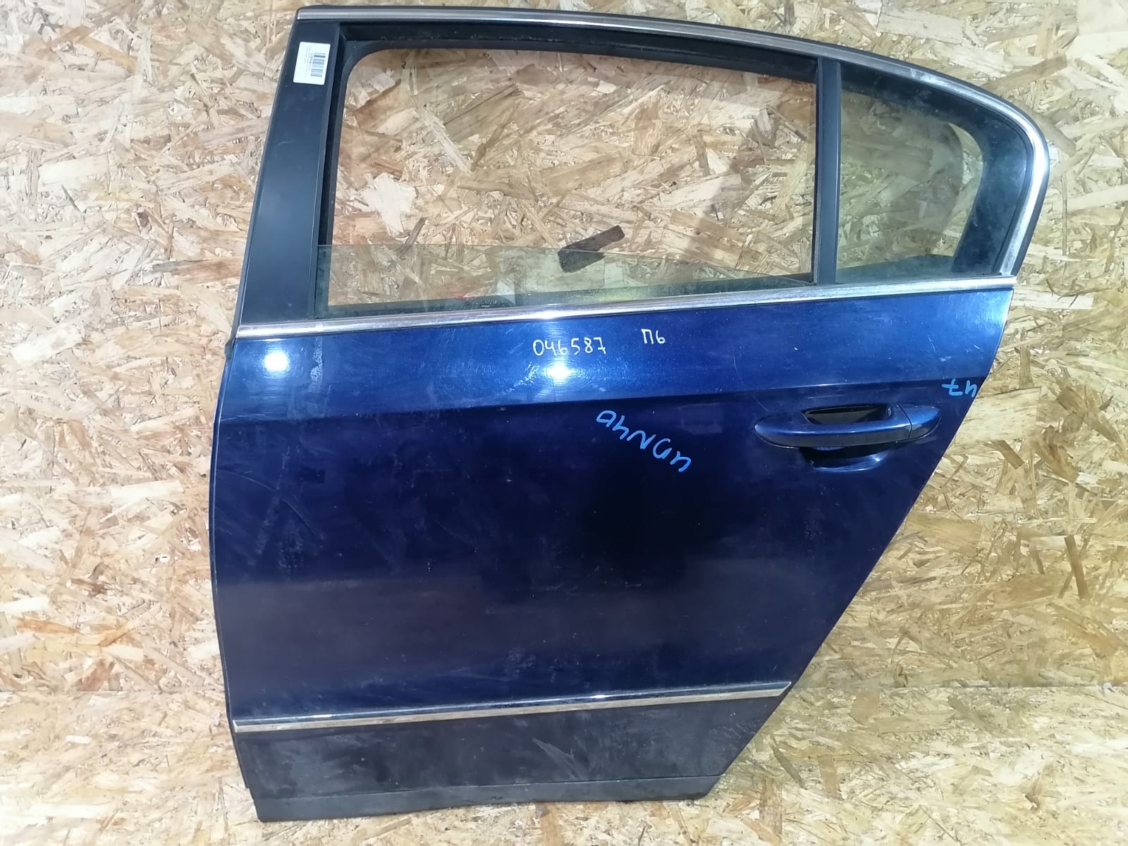 Дверь VOLKSWAGEN PASSAT B6 2005- задняя седан левая синяя Б/У