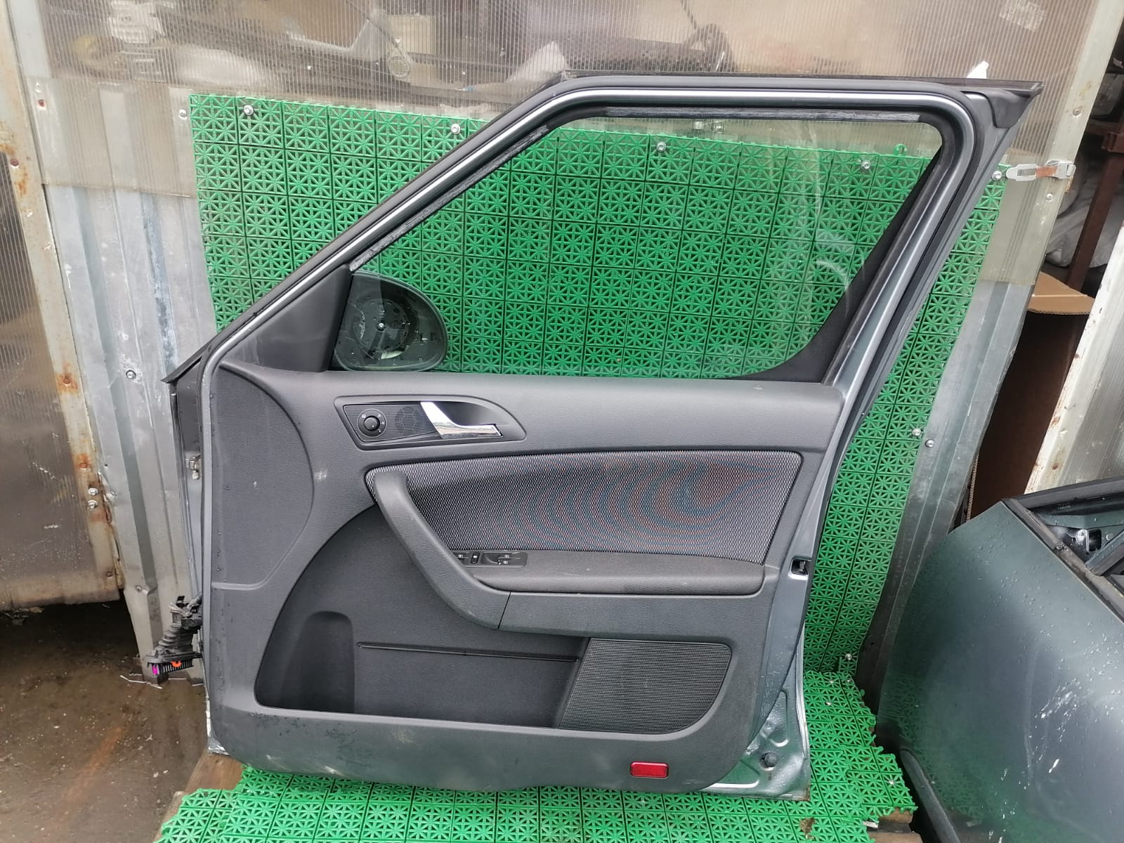 Стеклоподъемник SKODA YETI 2010- передний правый электрический б/у