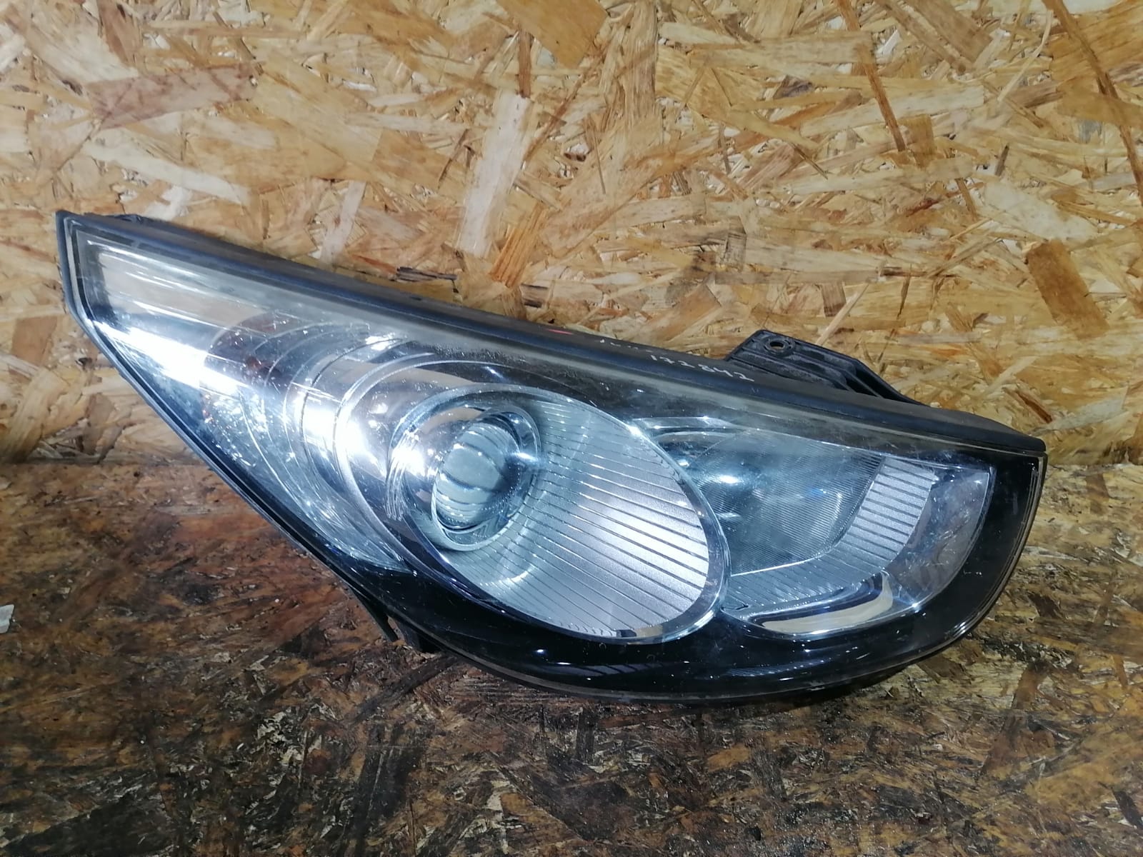 Фара HYUNDAI IX35, TUCSON 2 2010- правая б/у