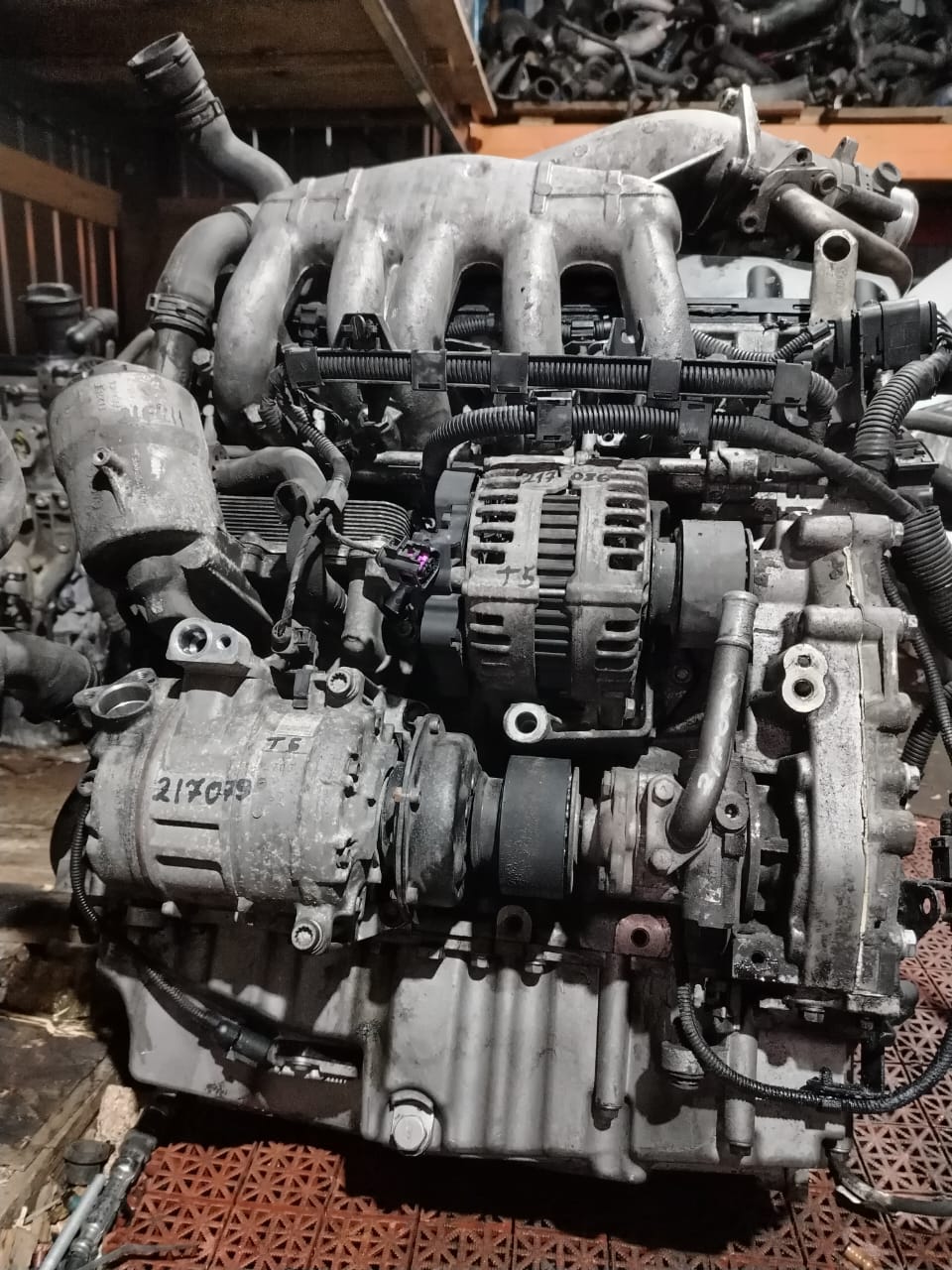 Кронштейн масляного фильтра VOLKSWAGEN TRANSPORTER T5 BNZ 2,5 96KW/128лс 2005- б/у