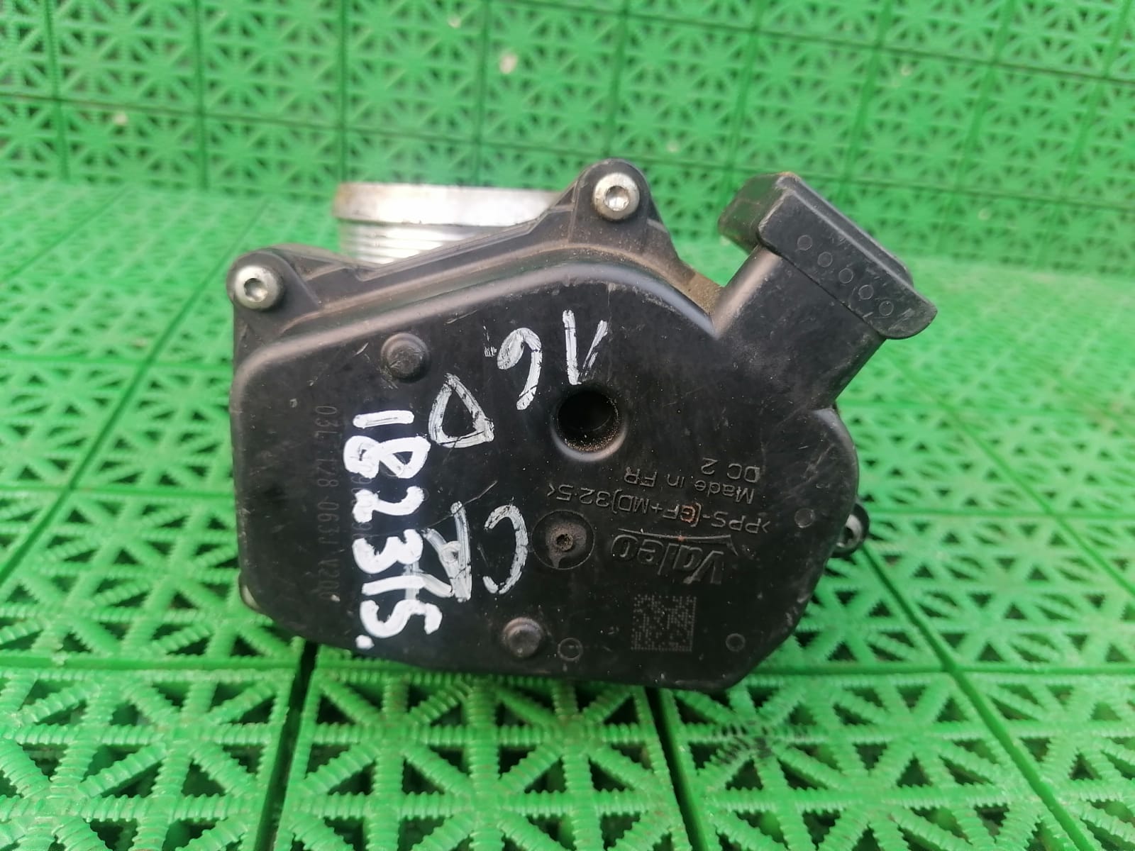 Дроссельная заслонка AUDI A3, SKODA OCTAVIA 1Z, VOLKSWAGEN GOLF 5+/6, JETTA 5, PASSAT B6/B7, CADDY, TOURAN 1,6 CAYС 2011- б/у
