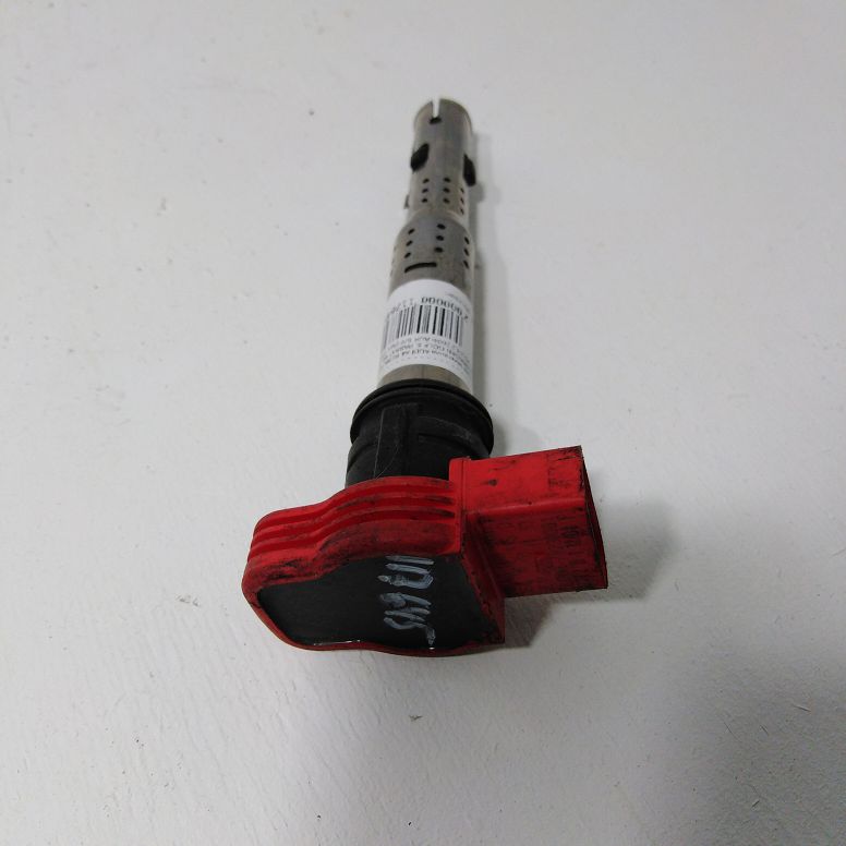 Катушка зажигания AUDI A4 8E/8K,A6 4F, VOLKSWAGEN GOLF 5, PASSAT B6, TOUAREG 1,8/2,0/3,2/4,2 2004- AUK Б/У