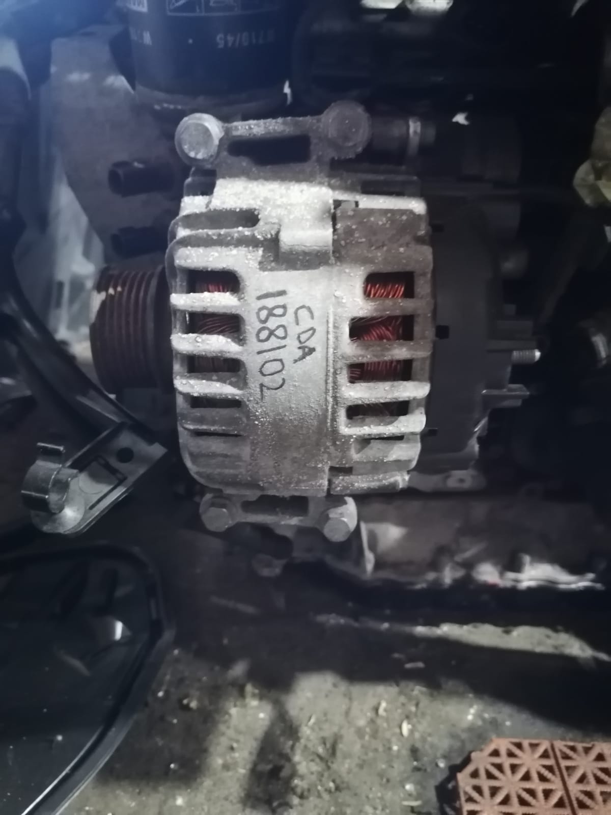 Генератор AUDI A4 8E, A6 C5, SKODA OCTAVIA 1Z, VOLKSWAGEN GOLF 5/5+/6, JETTA 5/6, PASSAT B6/B7/CC, TIGUAN 2,0 140А 2001- поперёк б/у