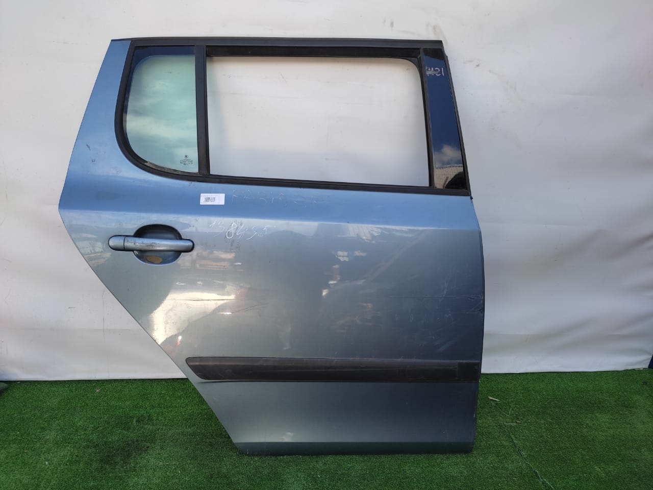 Дверь SKODA FABIA 2 2007- задняя правая хэтчбек голубая б/у
