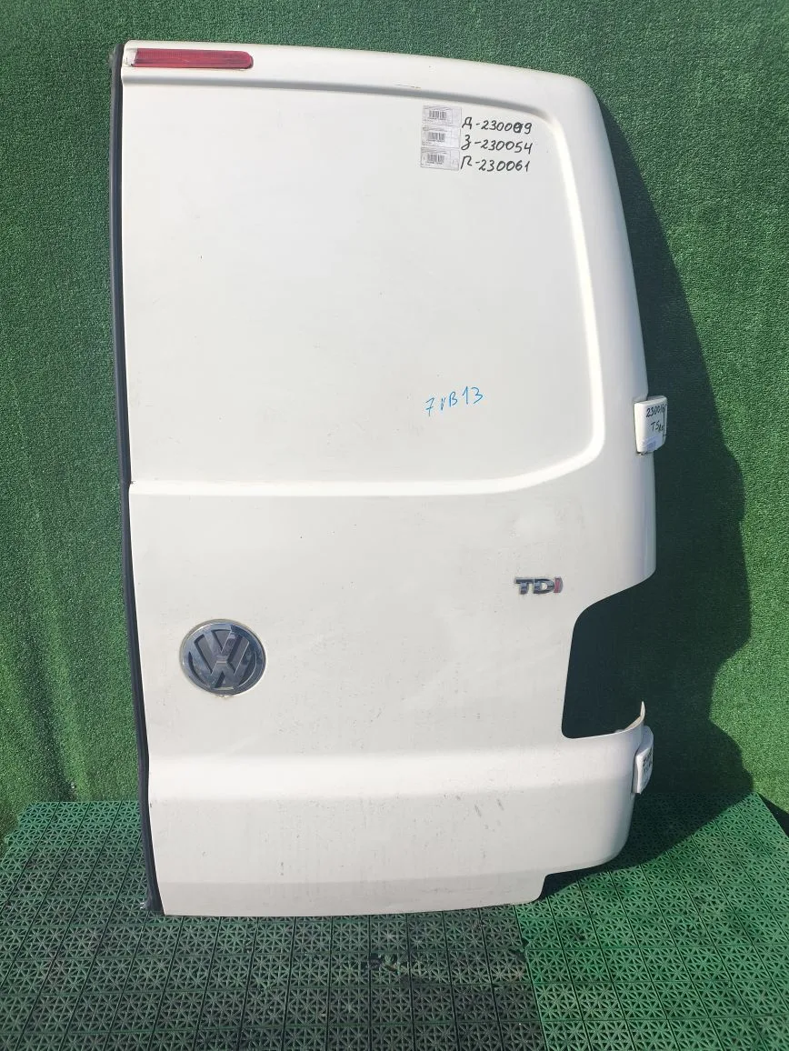 Дверь багажника VOLKSWAGEN TRANSPORTER T5 2003- правая распашная 147см без выреза под стекло белая б/у