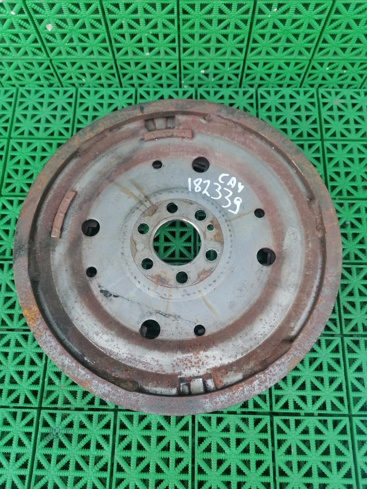 Маховик двигателя AUDI A3, SKODA OCTAVIA 1Z, VOLKSWAGEN GOLF 5/5+/6, JETTA 5/6, PASSAT B6/B7, CADDY, TOURAN CAYC 2009- МКПП  5 б/у