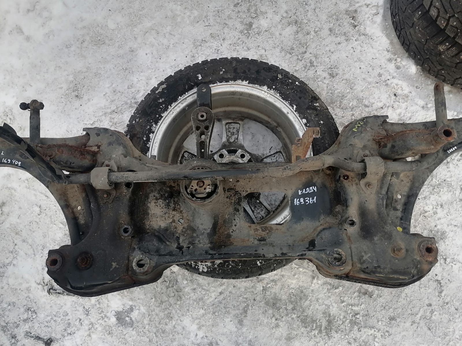 Подрамник, балка двигателя  SKODA YETI, VOLKSWAGEN CADDY 2011- б/у