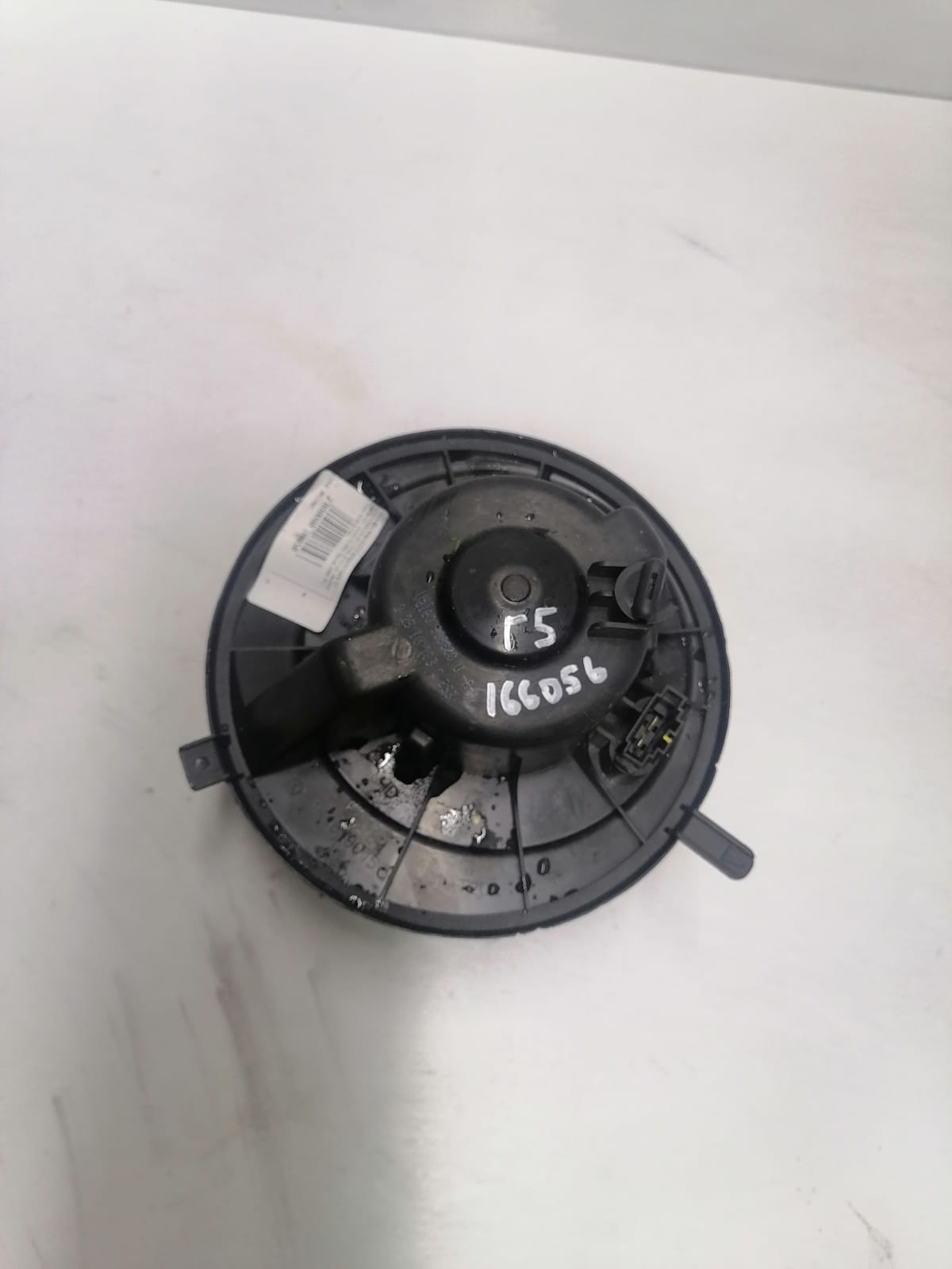 Моторчик печки AUDI A3, SKODA OCTAVIA 1Z, VOLKSWAGEN GOLF 5/5+/6, JETTA 5/6, PASSAT B6/B7/CC, CADDY, TOURAN, TIGUAN 2004- б/у