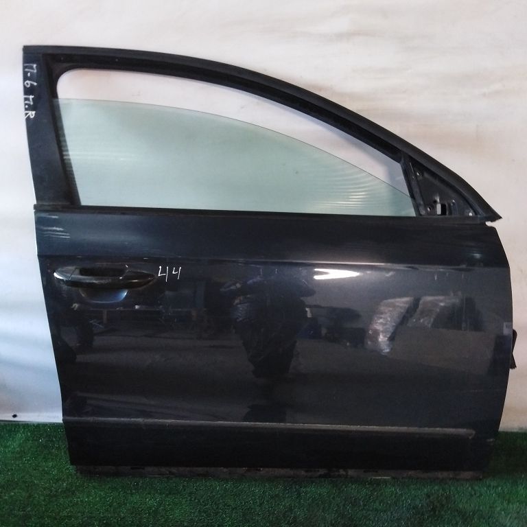 Дверь VOLKSWAGEN PASSAT B6 2005- передняя правая серая Б/У