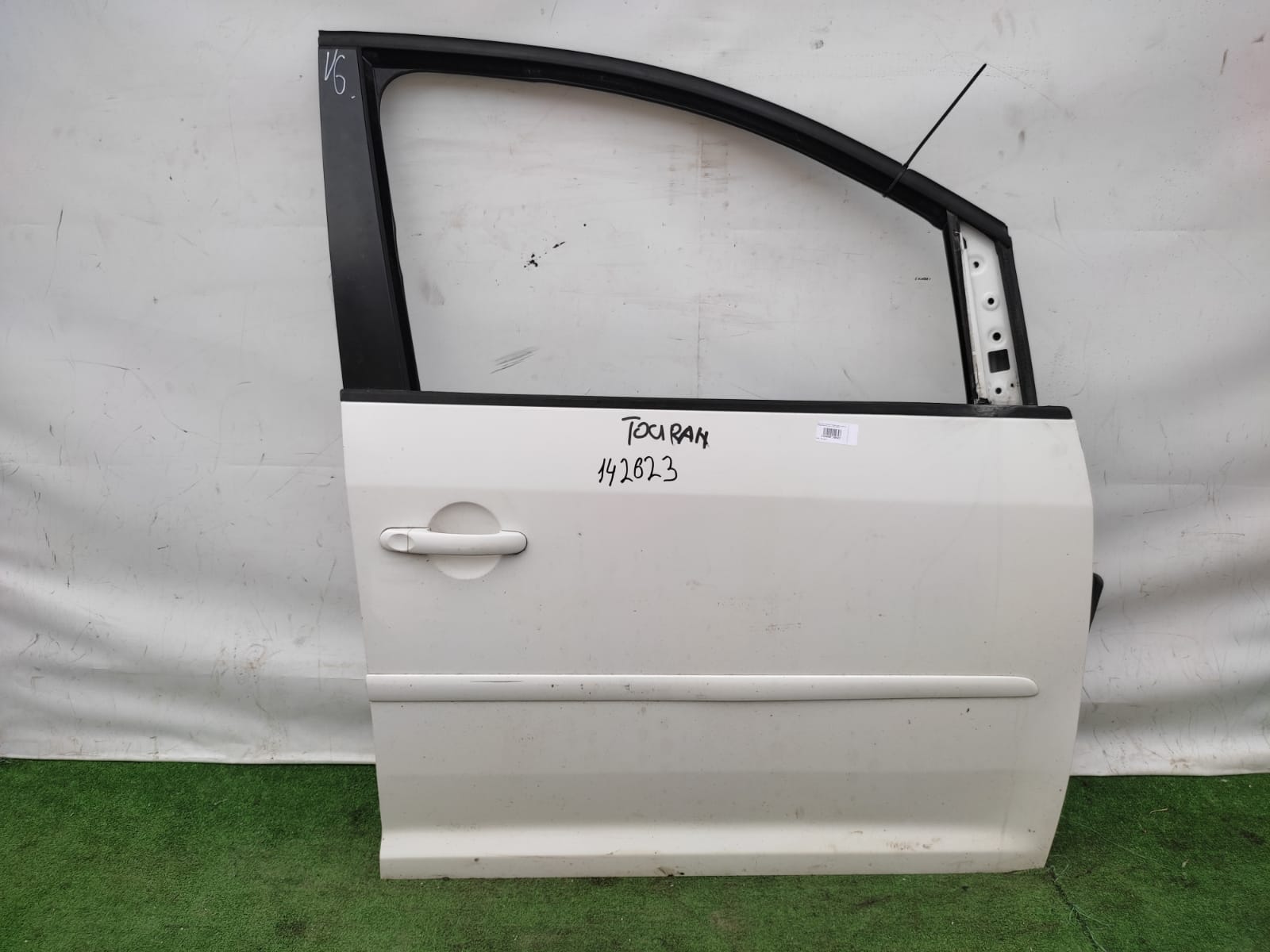 Дверь VOLKSWAGEN TOURAN 2003- передняя правая белая б/у
