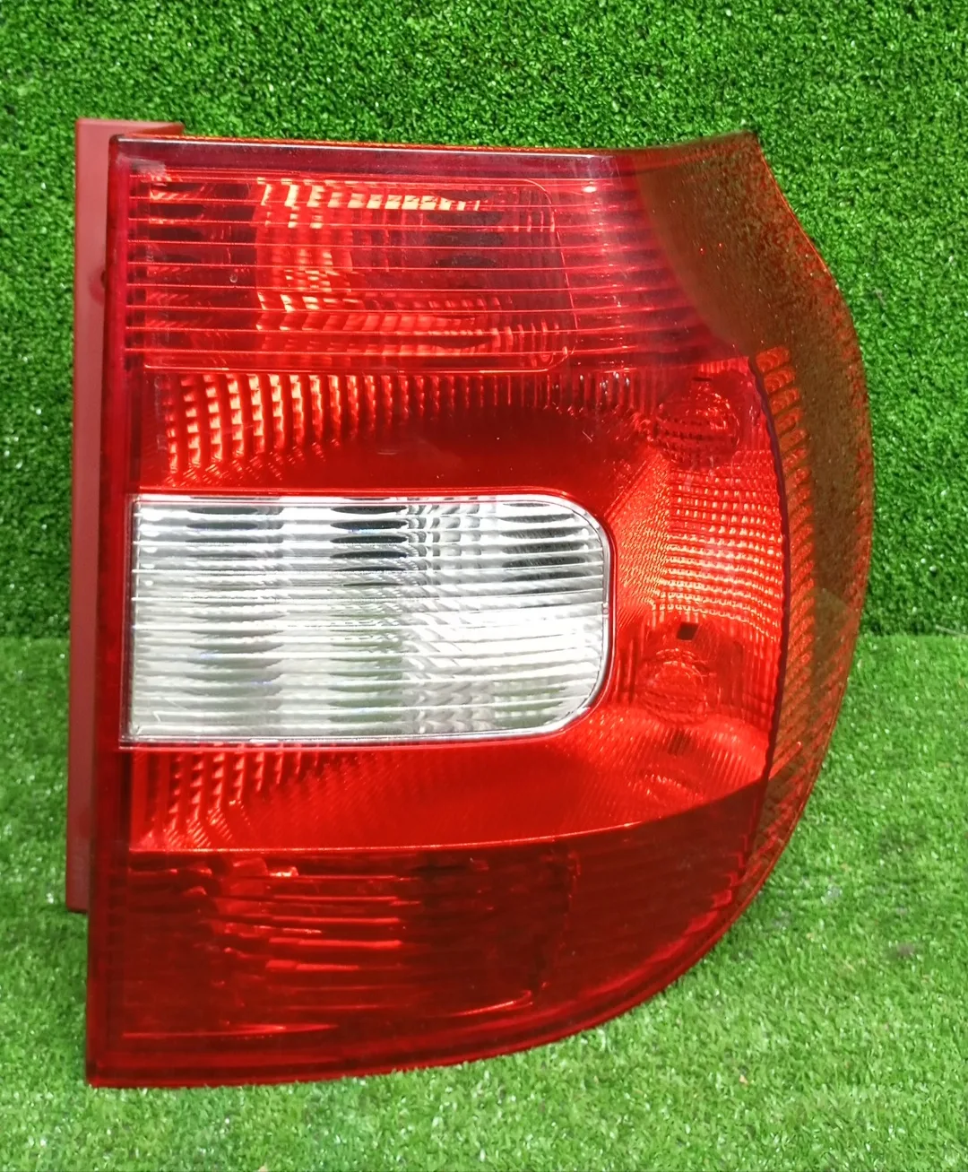 Фонарь SKODA YETI 2010- правый б/у