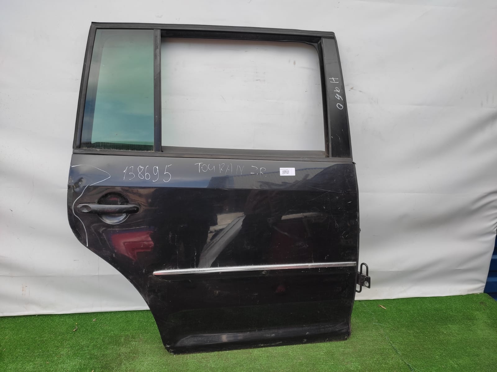 Дверь VOLKSWAGEN TOURAN 2003- задняя правая чёрная б/у