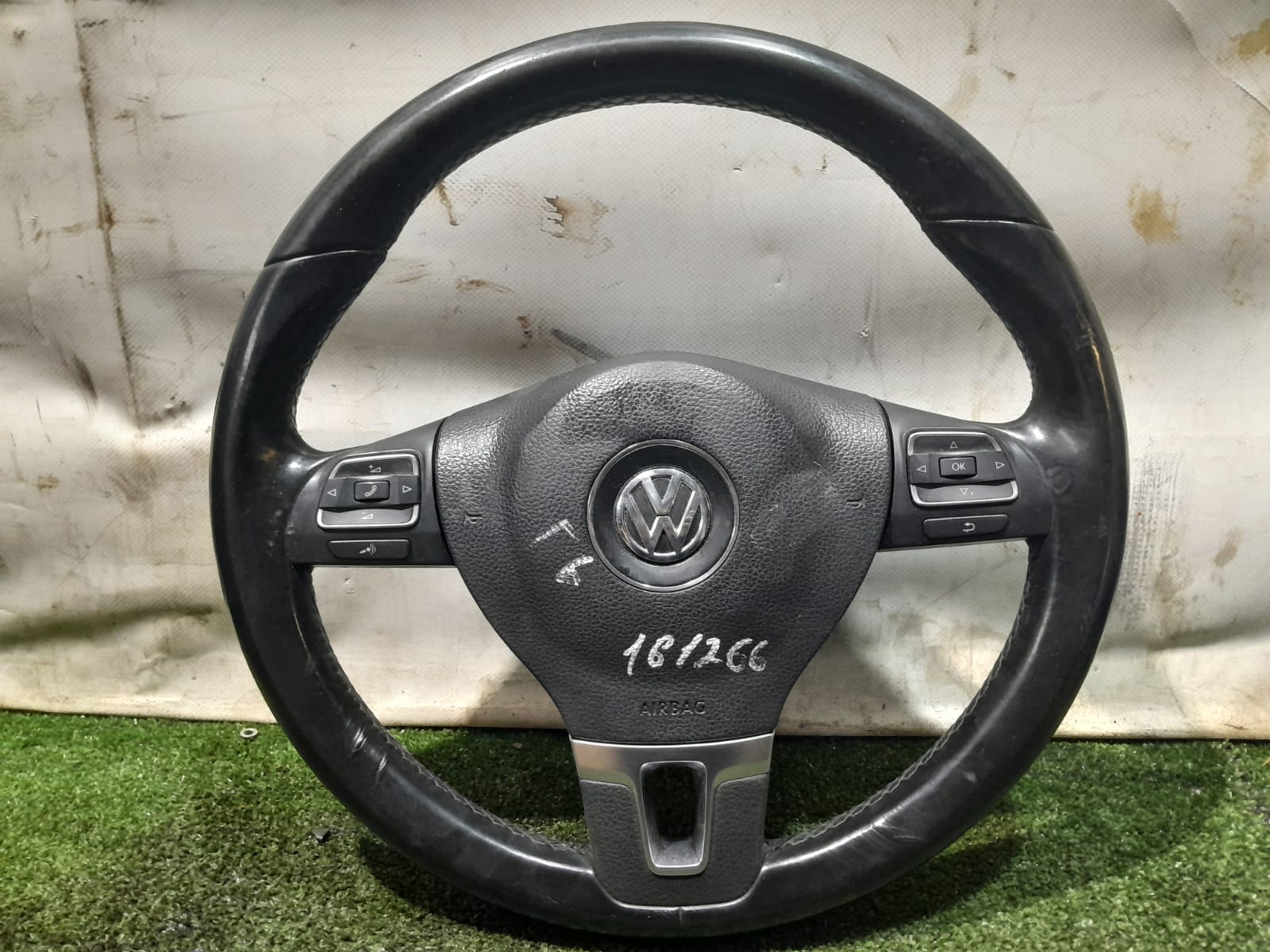 Подушка безопасности VOLKSWAGEN GOLF 6 2009- руль 3 спицы 1 фишка б/у