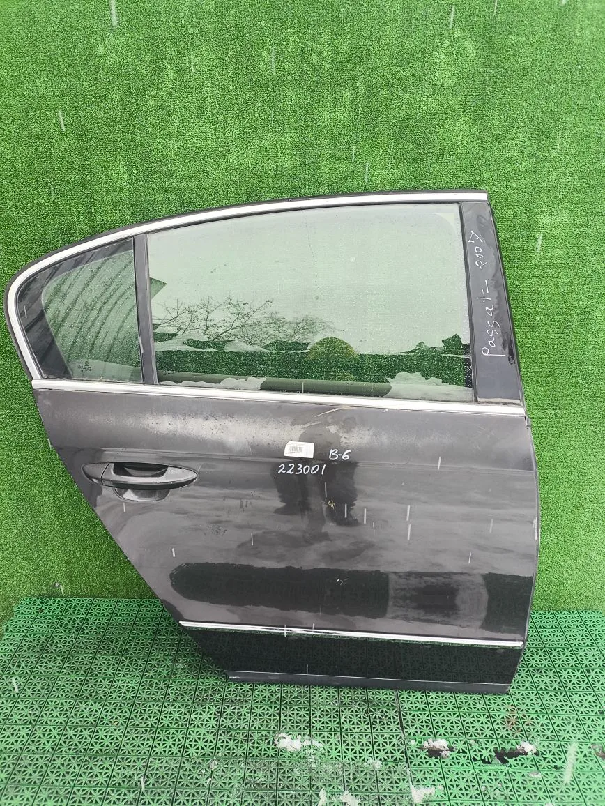 Дверь VOLKSWAGEN PASSAT B6 2005- задняя седан правая серая б/у