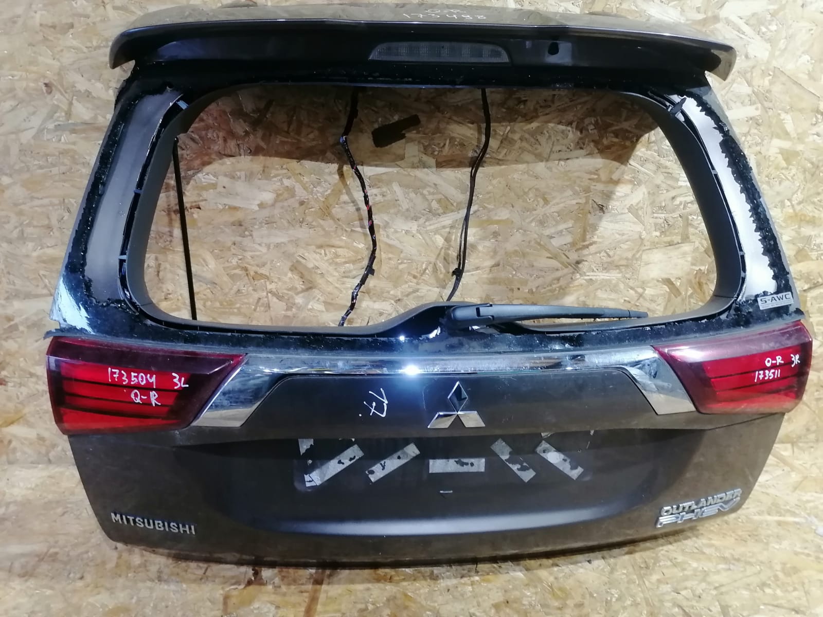 Кнопка ручка открывания крышки багажника MITSUBISHI OUTLANDER GF 2012- б/у