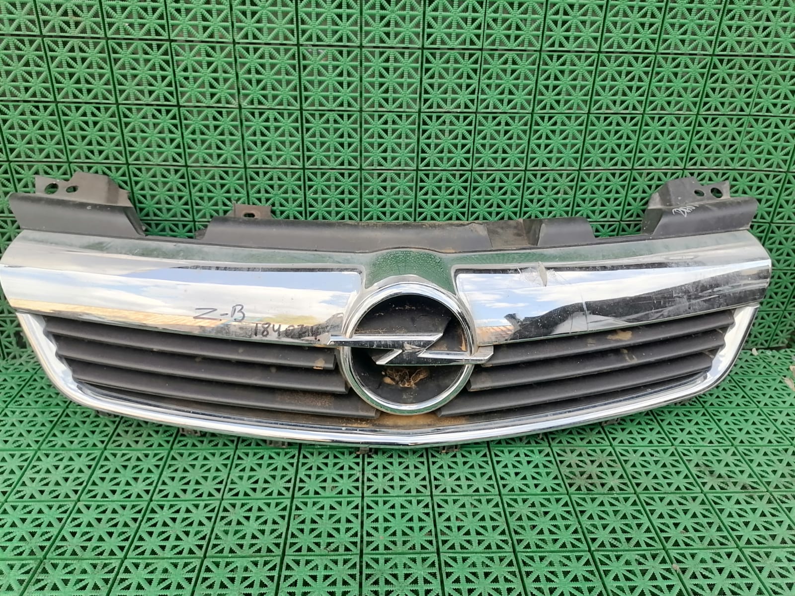 Решетка радиатора OPEL ZAFIRA B 2005- хром б/у