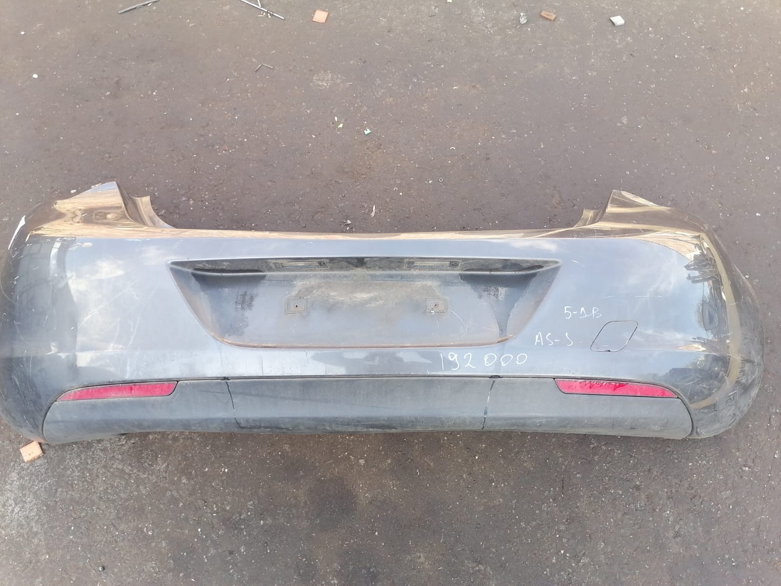 Бампер OPEL ASTRA J 2010- задний хэтчбек 5 ти дверный серый б/у