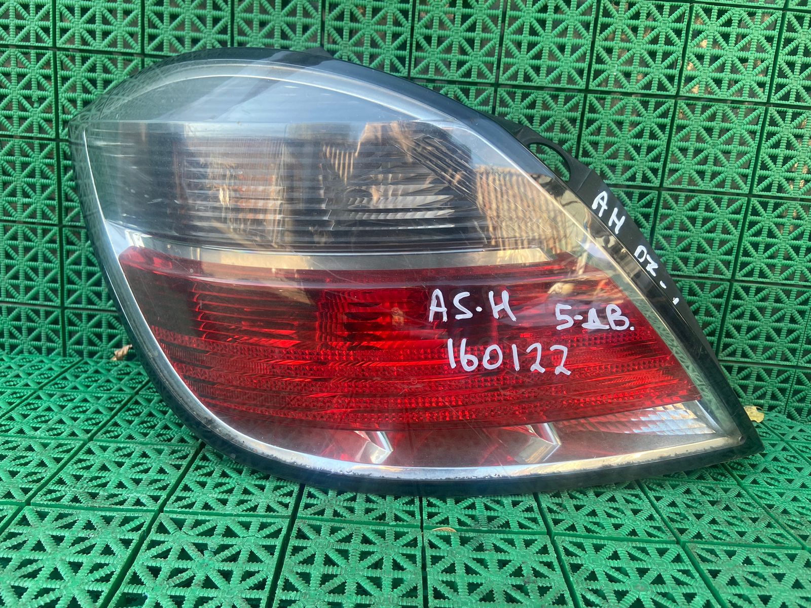Фонарь OPEL ASTRA H 2007- 5 ти дверный хэтчбек левый б/у