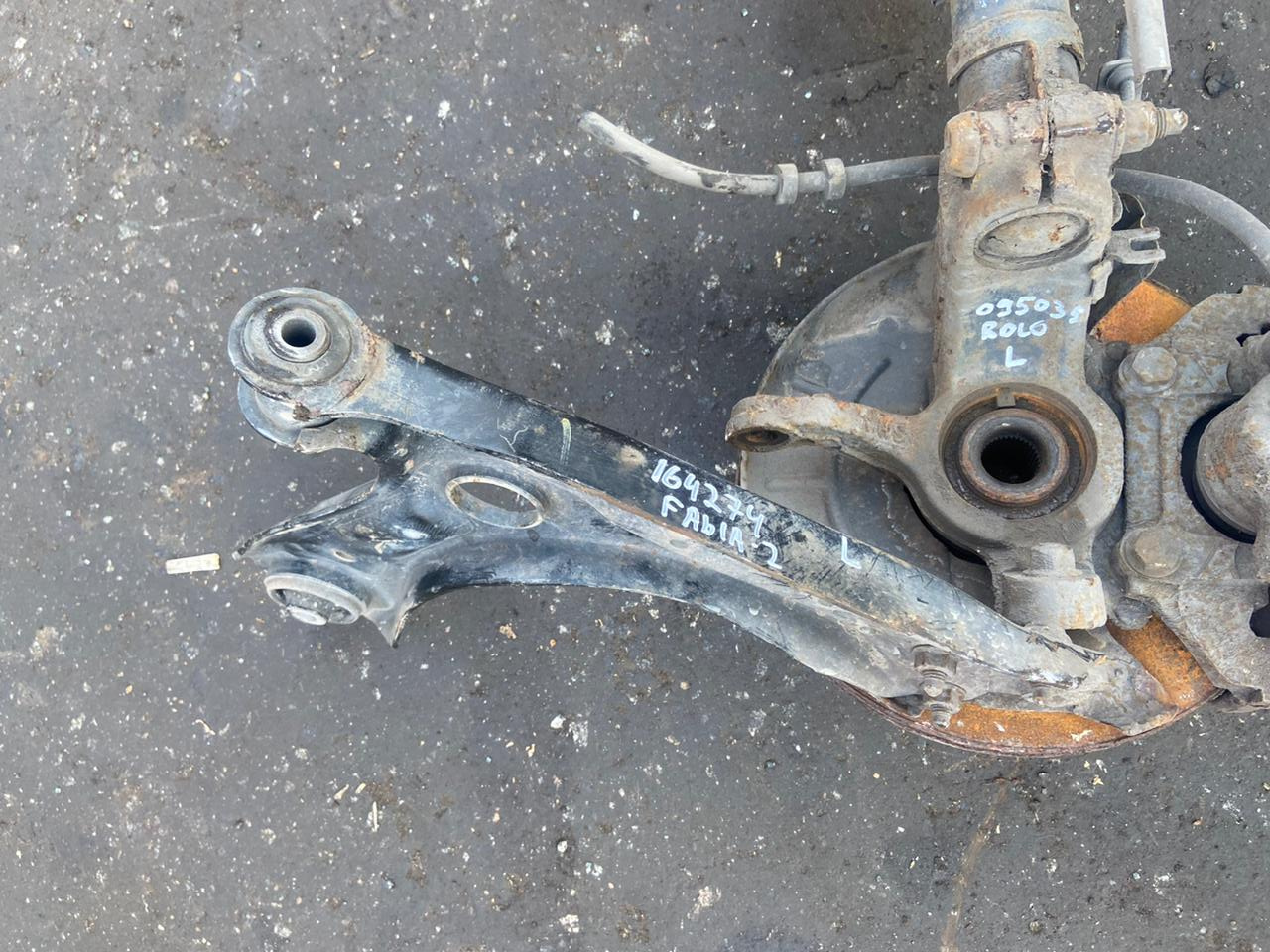 Кулак поворотный AUDI A1, SKODA RAPID, FABIA 2, VOLKSWAGEN POLO 1,6 2010- без рогов левый 256мм б/у