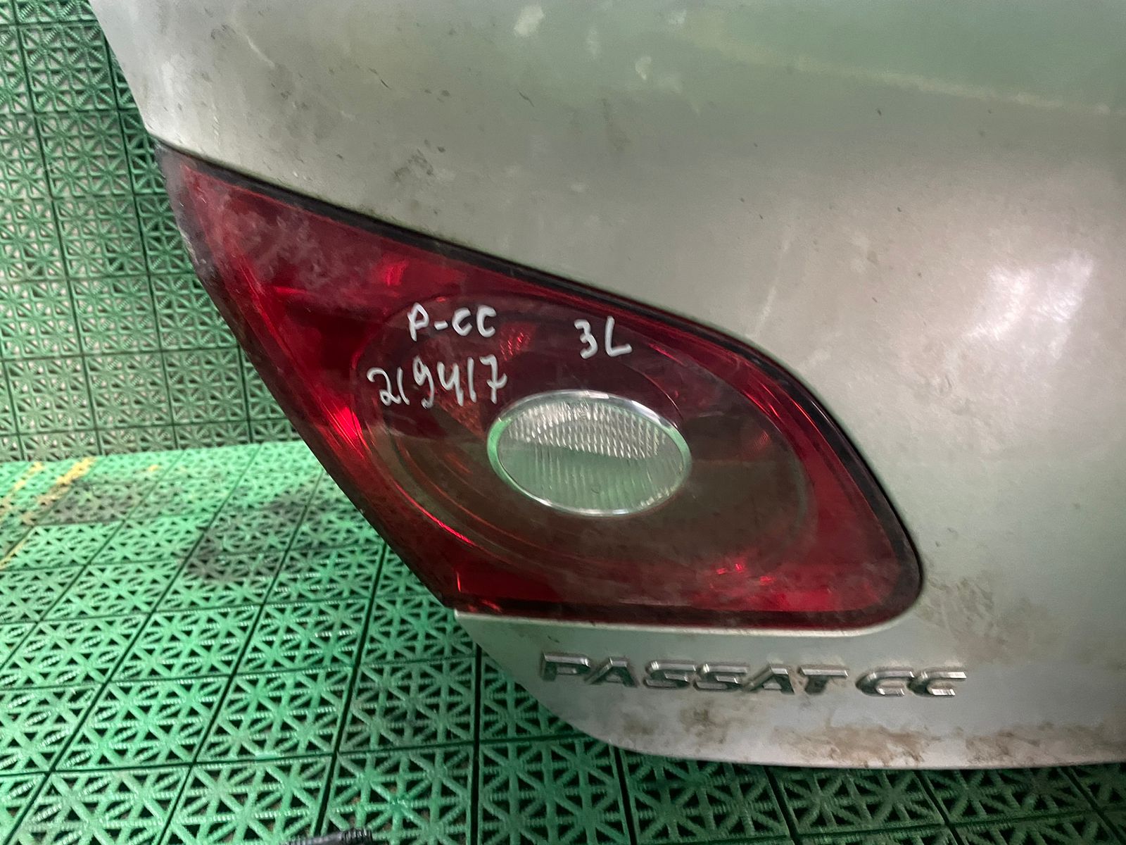 Фонарь VOLKSWAGEN PASSAT CC 2008- внутренний левый б/у